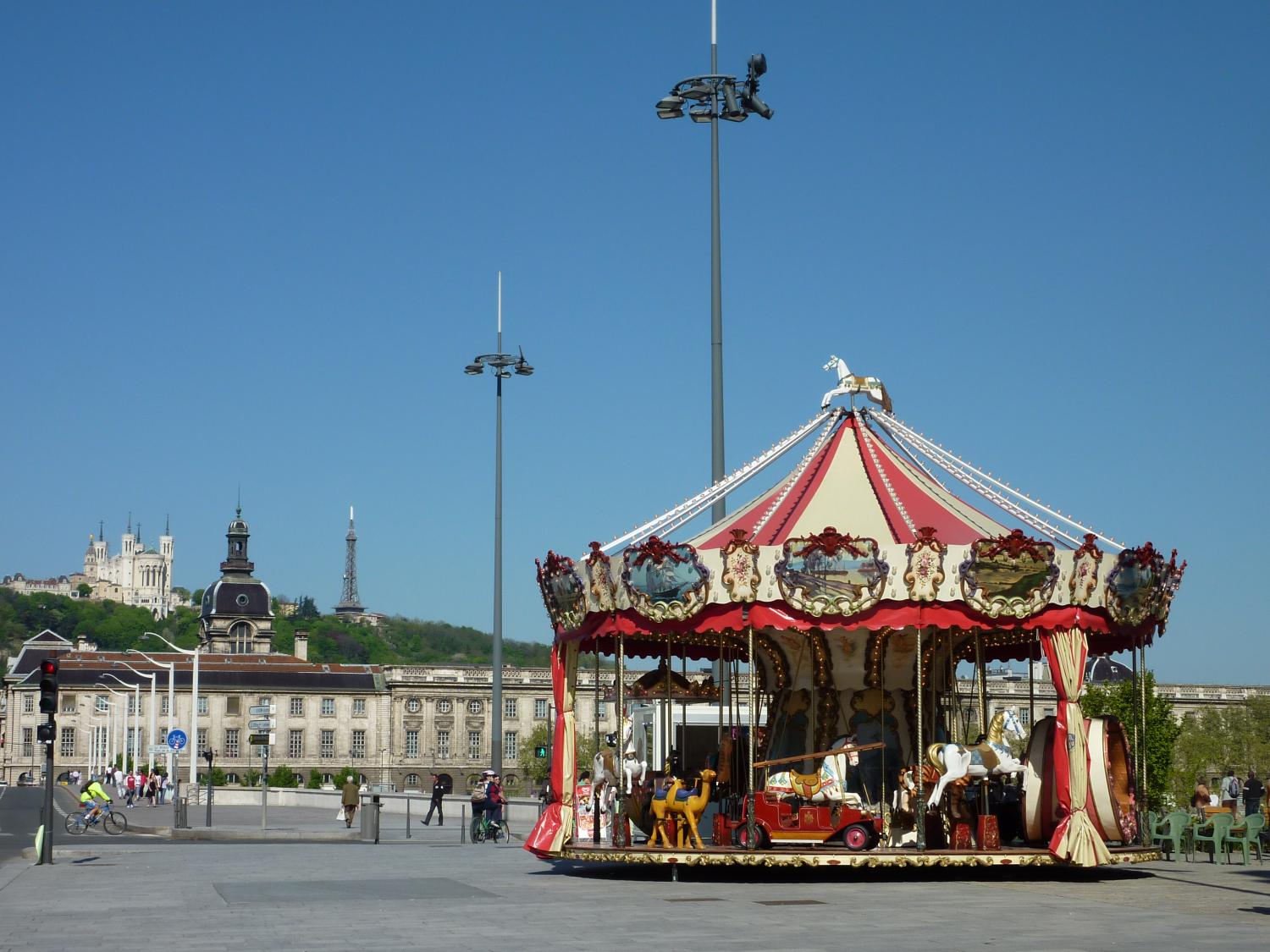 Manège place Antonin Jutard