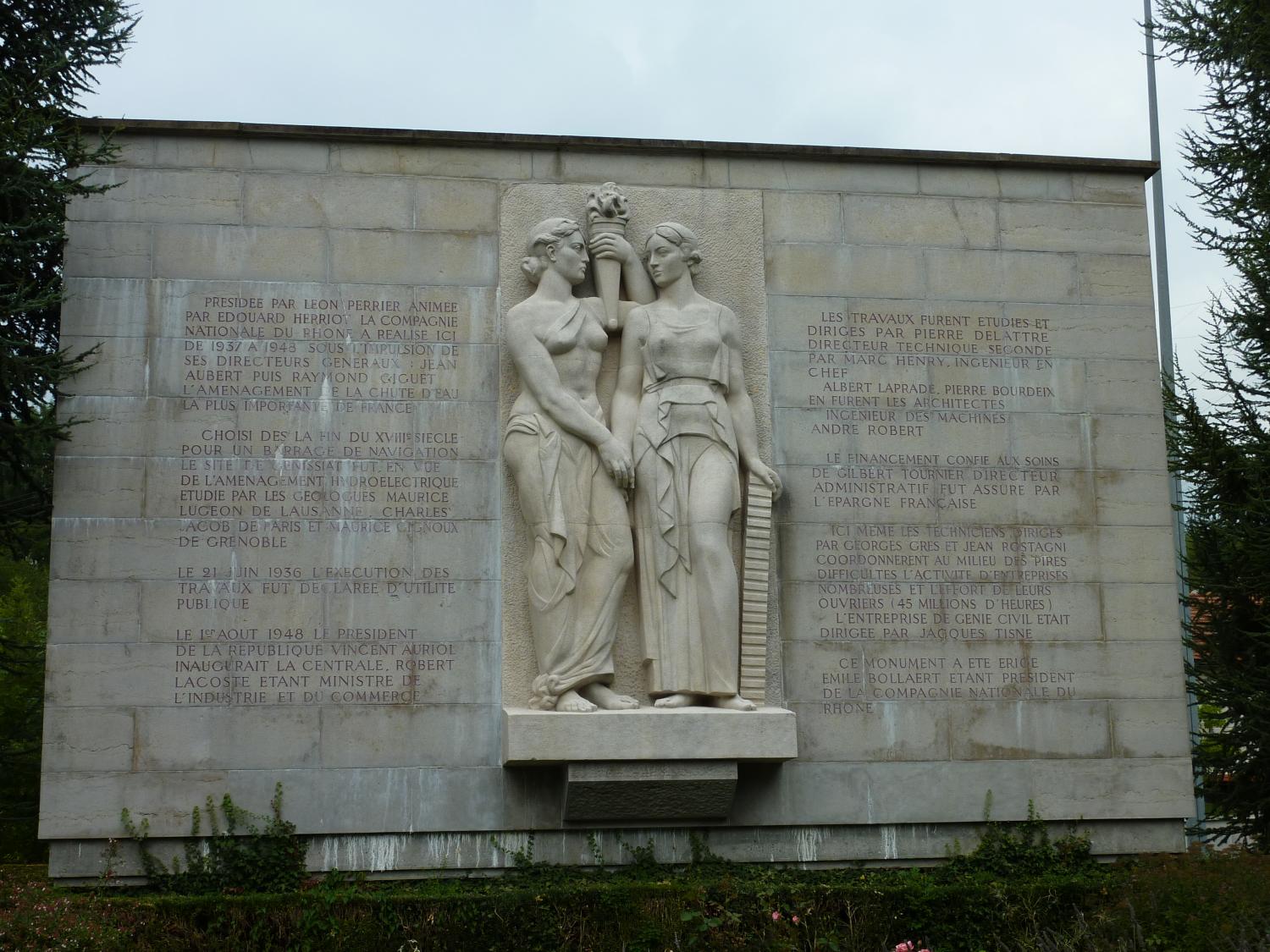 Monument commémoratif de la fin des travaux du barrage de Génissiat