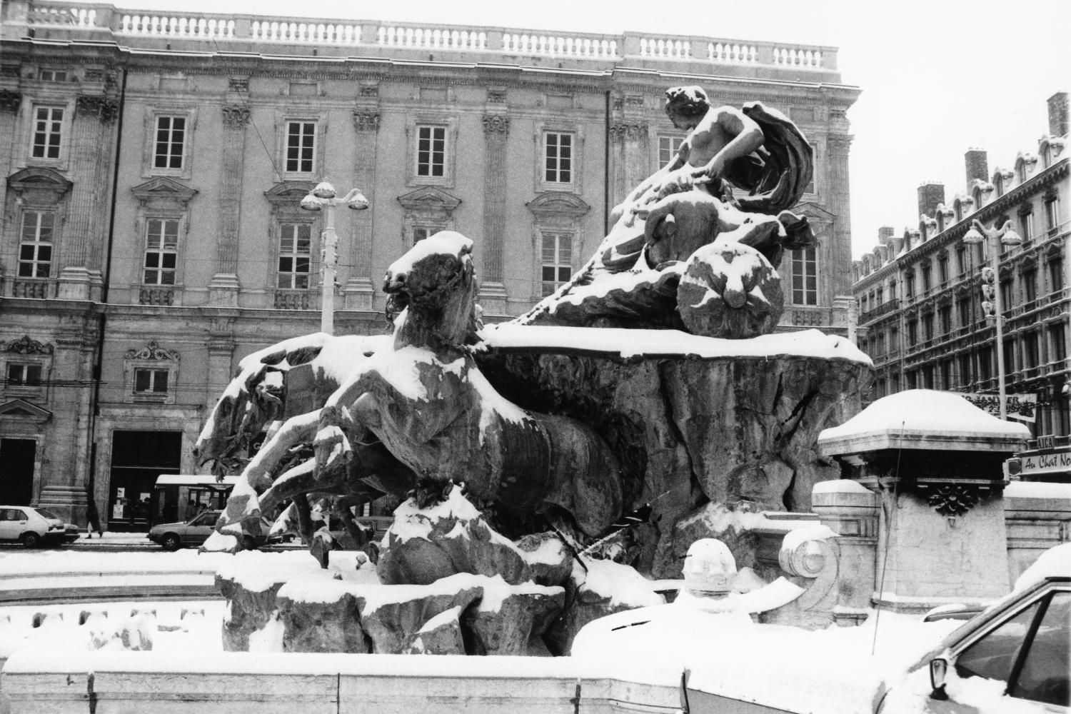 [La place des Terreaux sous la neige]