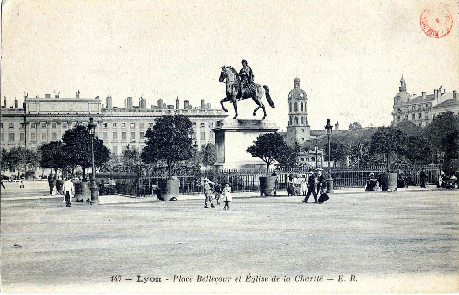 Lyon : Place Bellecour et Église de la Charité