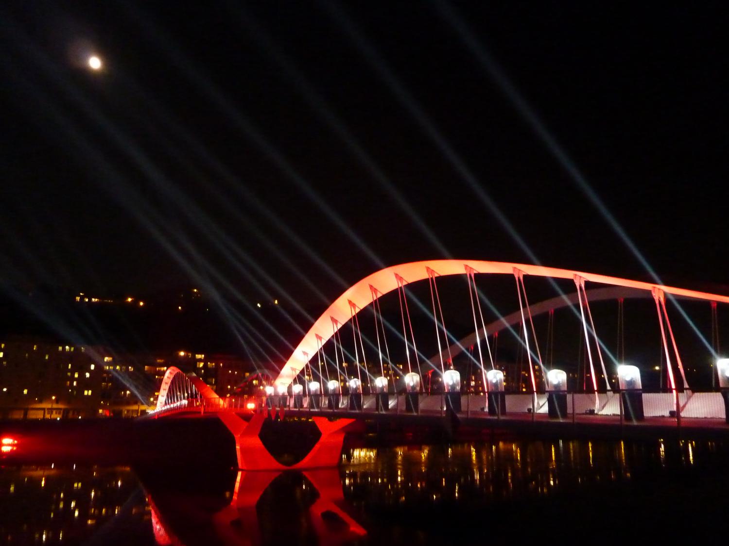 Le pont Schuman le soir de son inauguration