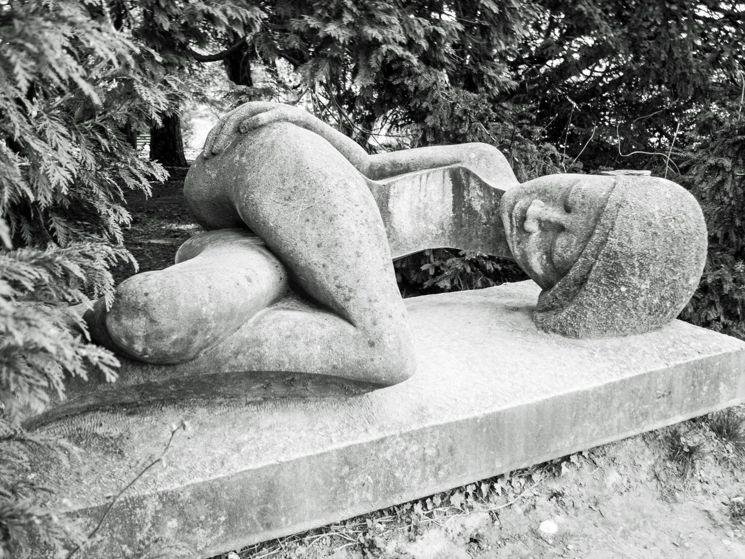 ["La Déchirure", sculpture de Nathalie Peycelon (1986)]