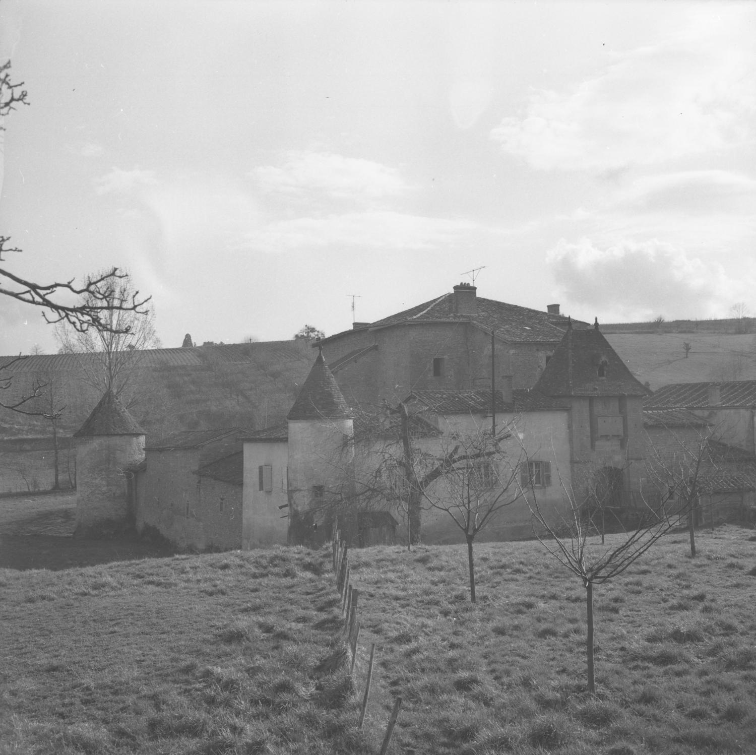 Cloître, vues générales à Salles-en-Beaujolais