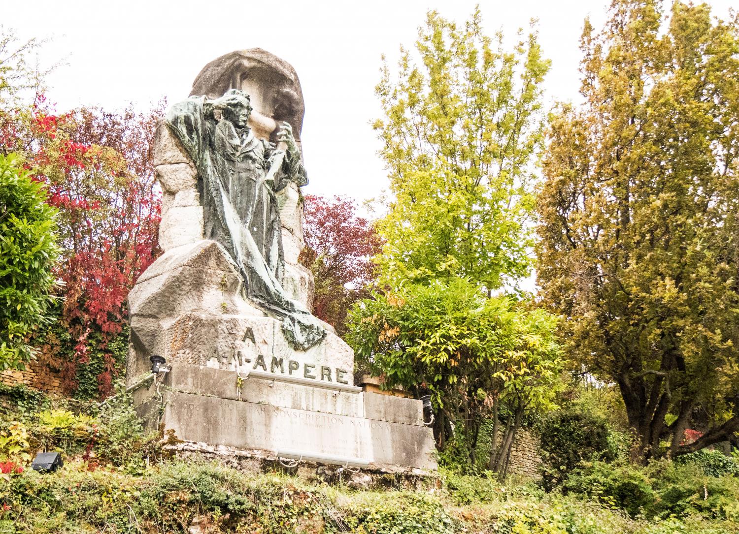 Poleymieux-au-Mont-d'Or, statue d'André-Marie Ampère