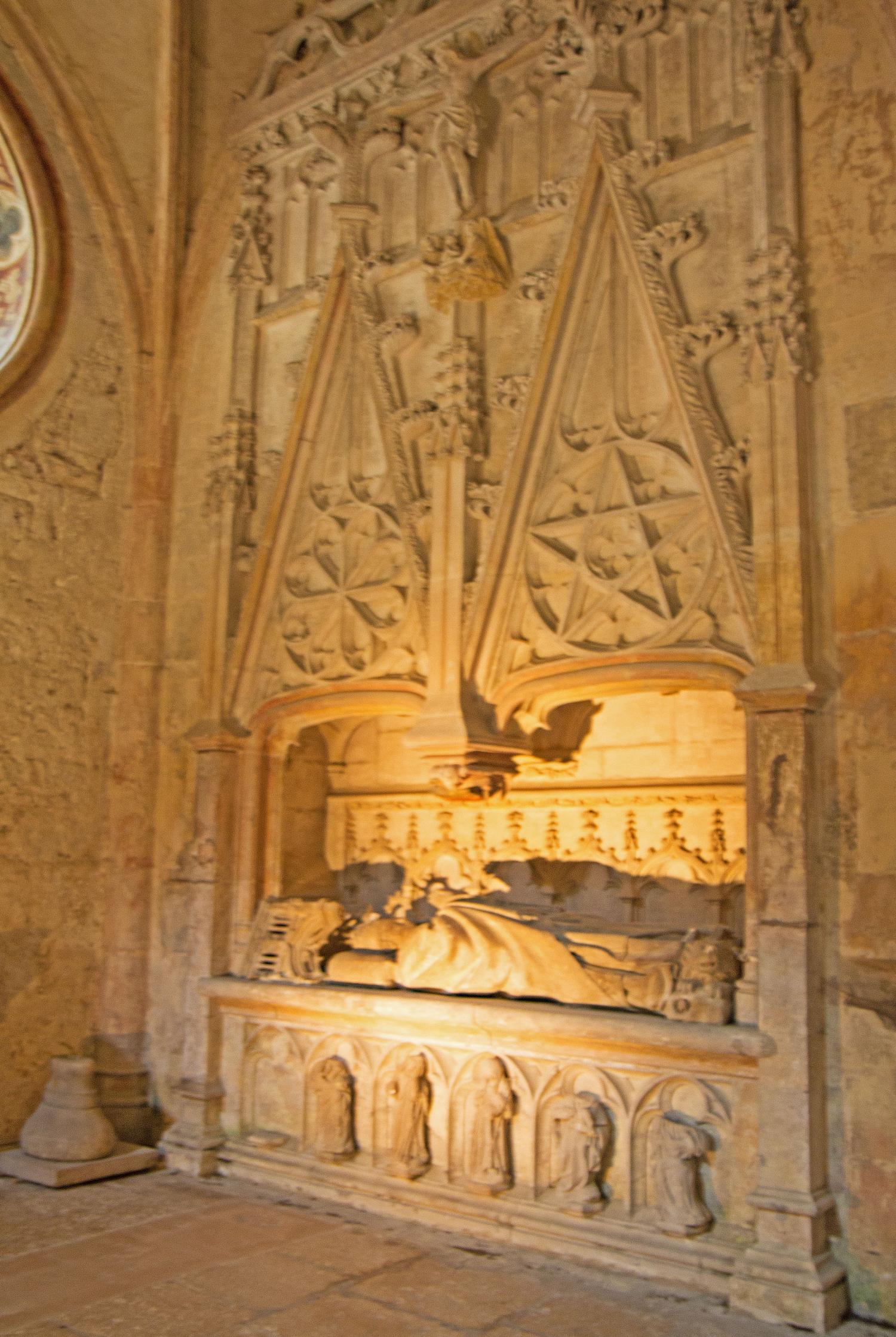 Abbaye Notre Dame d'Ambronay, tombeau de Jacques de Mauvoisin