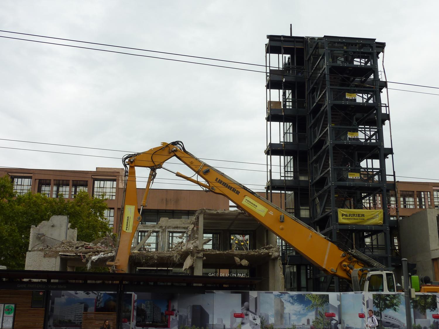 Démolition du bâtiment B 10 côté Vivier Merle