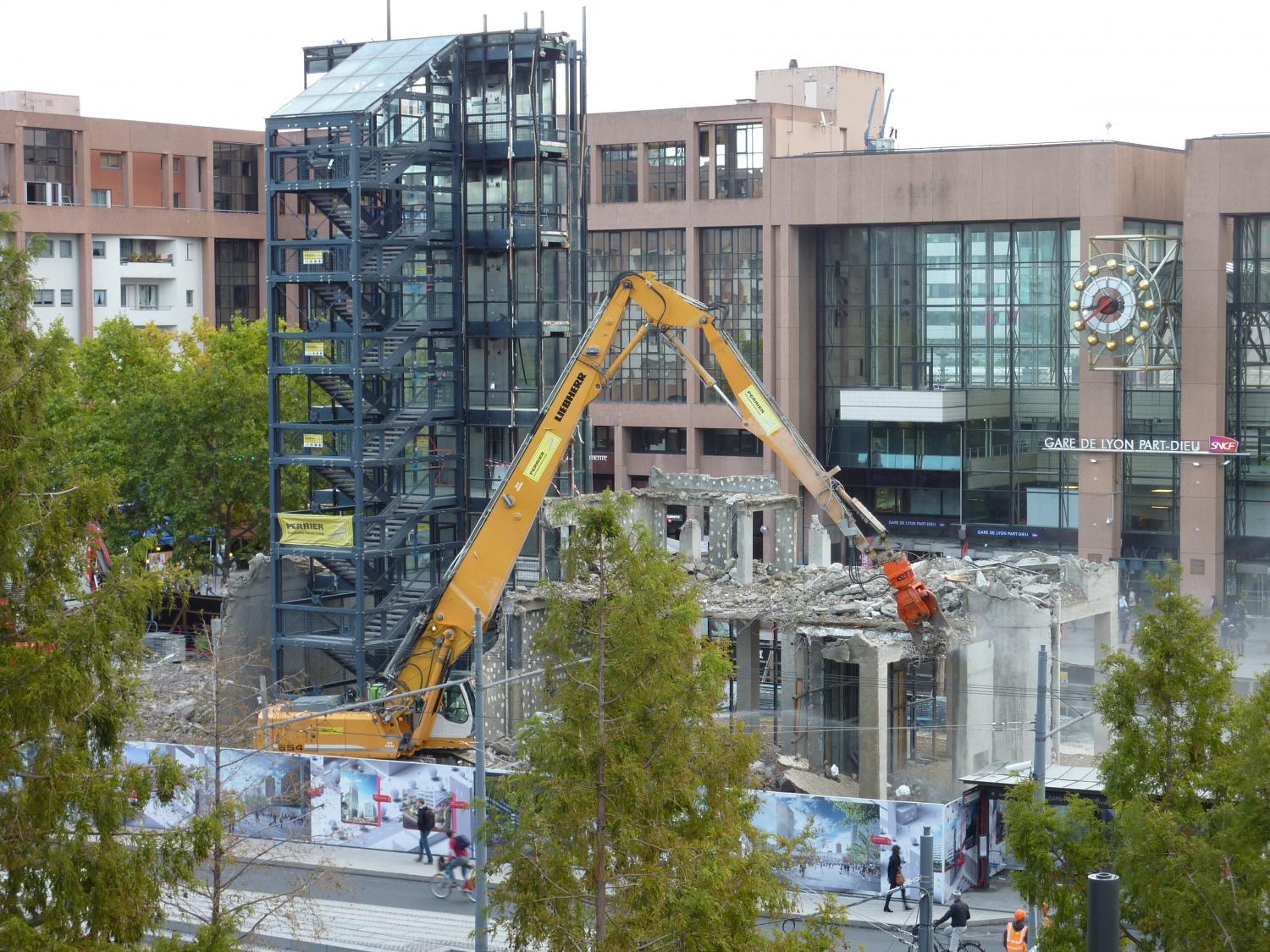 Démolition du bâtiment B 10 côté  Vivier Merle