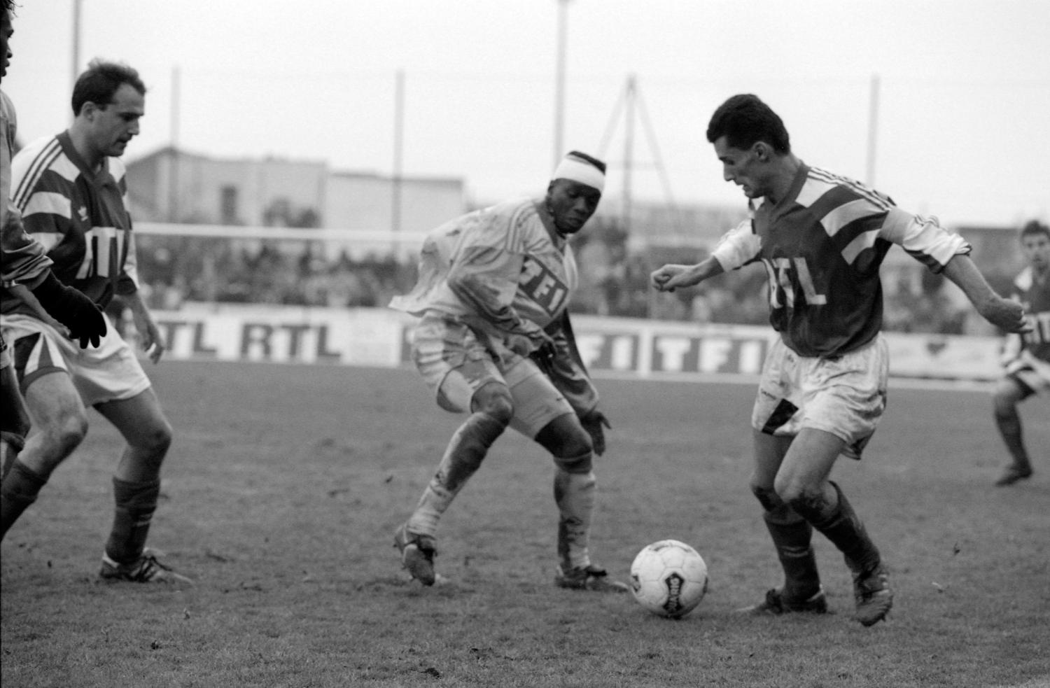 [Football : FC Vaulx-en-Velin - FC Nantes (0-2)]