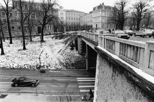Photo de 1987-01-29 Vue du Pont avec au fond le lycée Jean Moulin. 