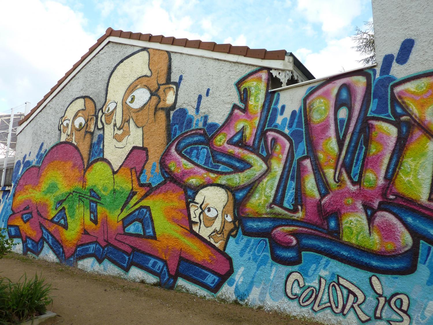 Graffiti le long de la piste cyclable près de la rue Feuillat
