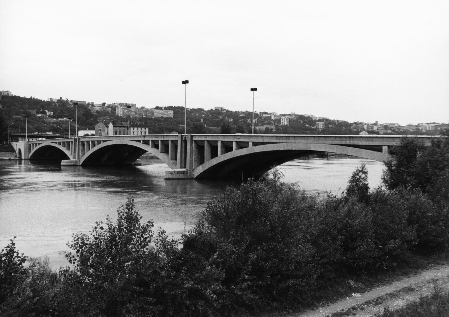 [Pont Pasteur]