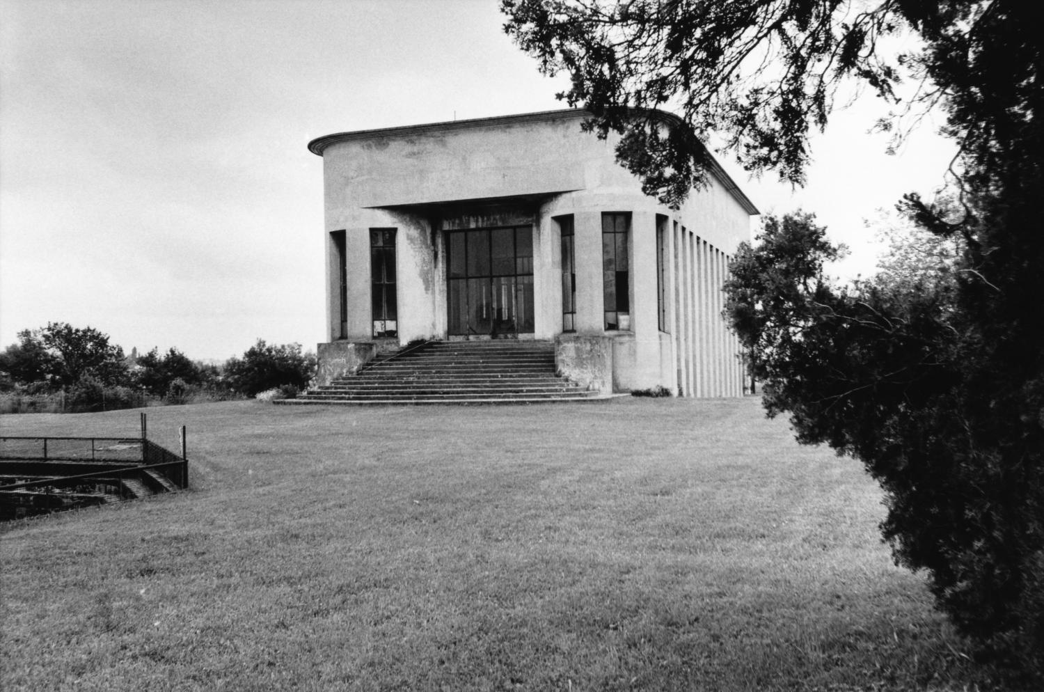 [Bâtiment de l'émetteur de Radio-Lyon à Dardilly]