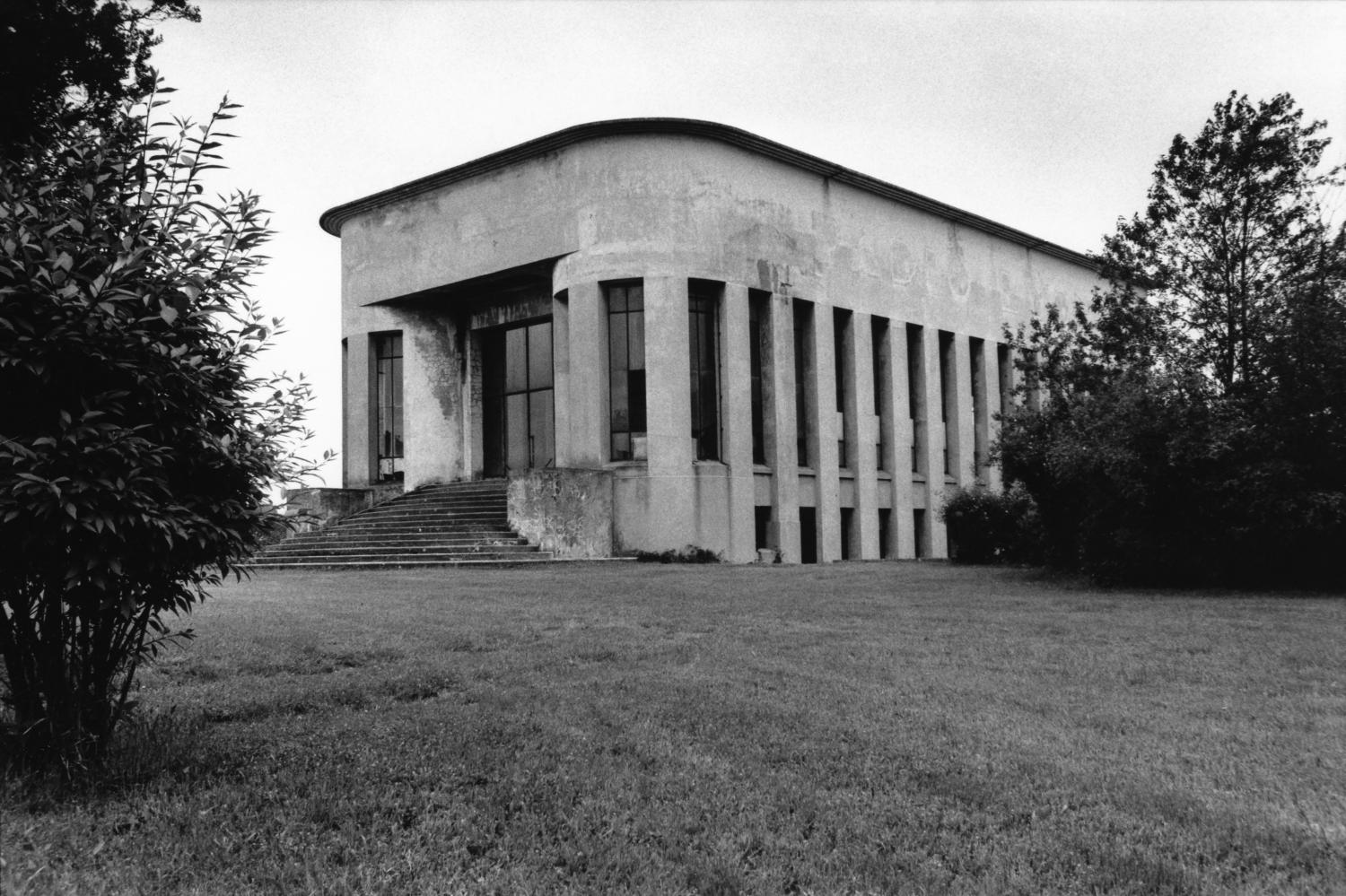 [Bâtiment de l'émetteur de Radio-Lyon à Dardilly]