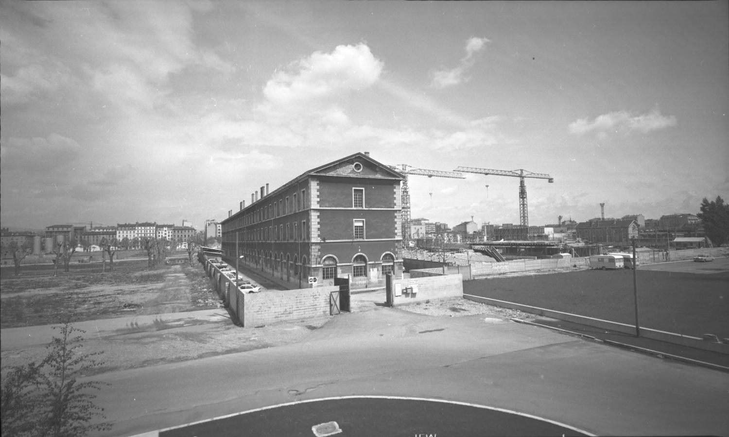 Quartier de la Part-Dieu : caserne des cuirassiers avant démolition