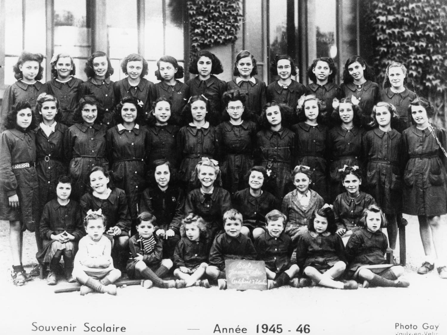 [Souvenir scolaire : école Jeanne-d'Arc à Vaulx-en-Velin, certificat d'études (année 1945-1946)]