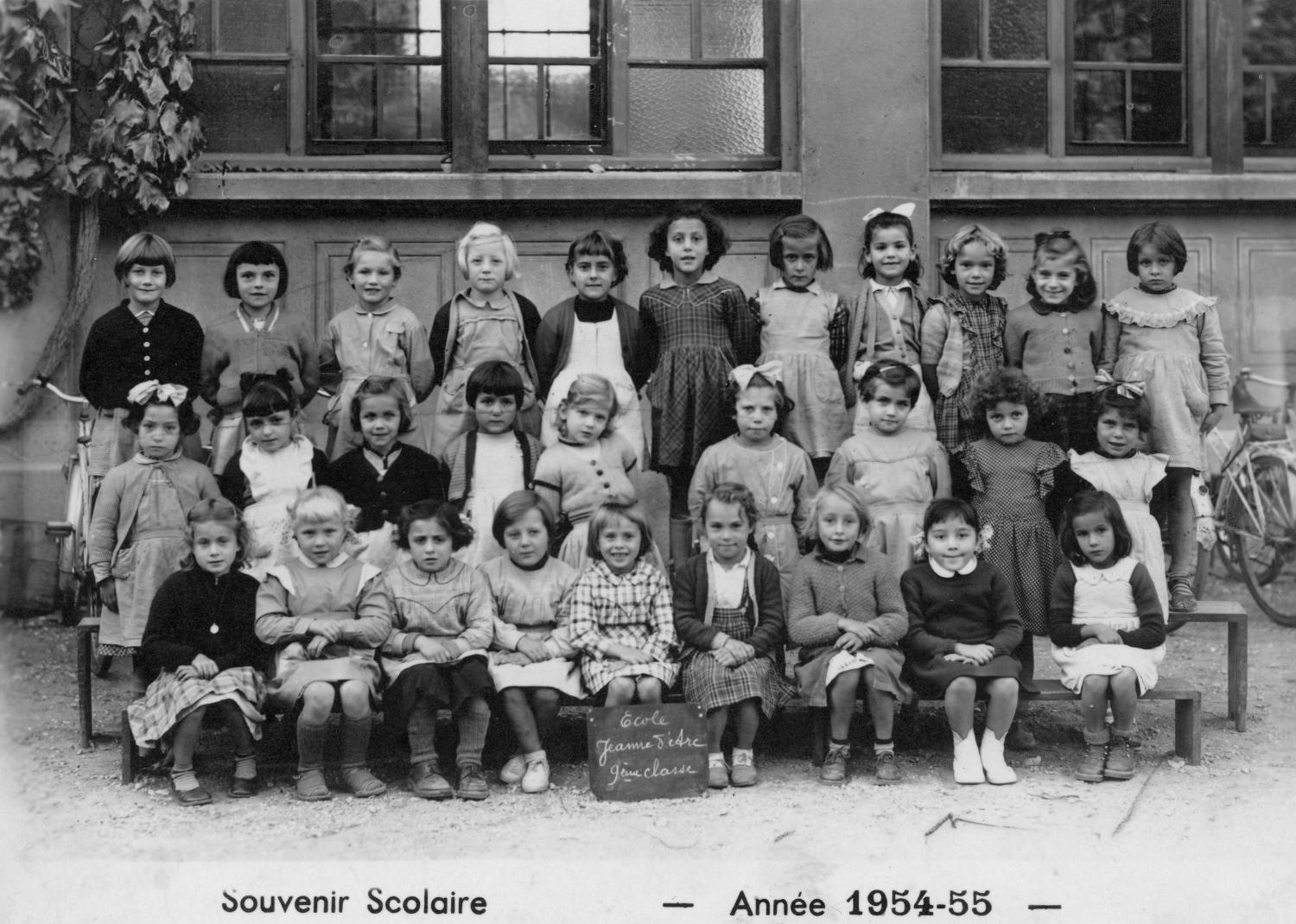 [Souvenir scolaire : école Jeanne-d'Arc à Vaulx-en-Velin, 9e classe (année 1954-1955)]