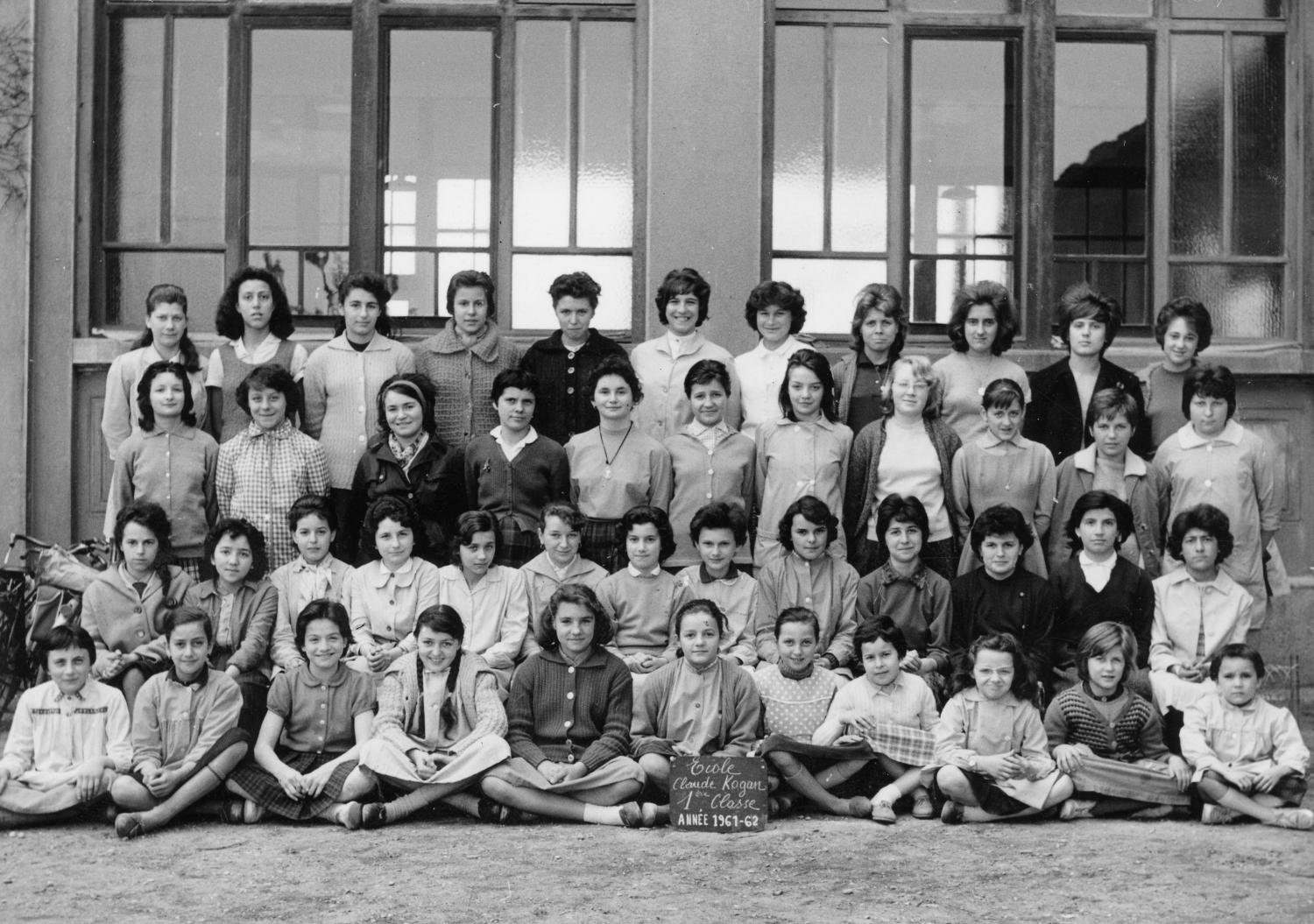 [Souvenir scolaire : école Claude-Kogan à Vaulx-en-Velin, 1re classe (année 1961-1962)]