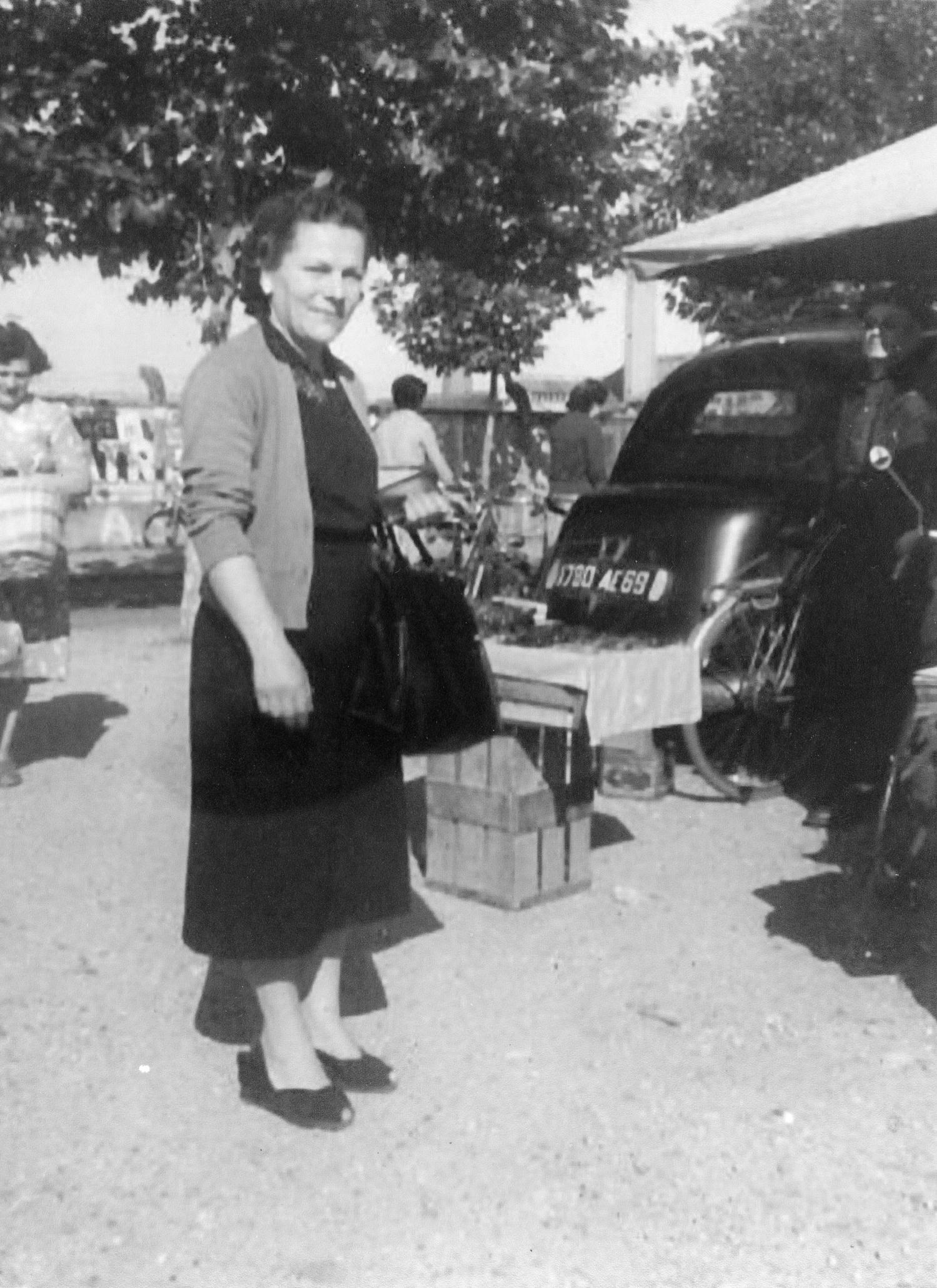 [Cité de la Tase (Vaulx-en-Velin) : retour de marché]