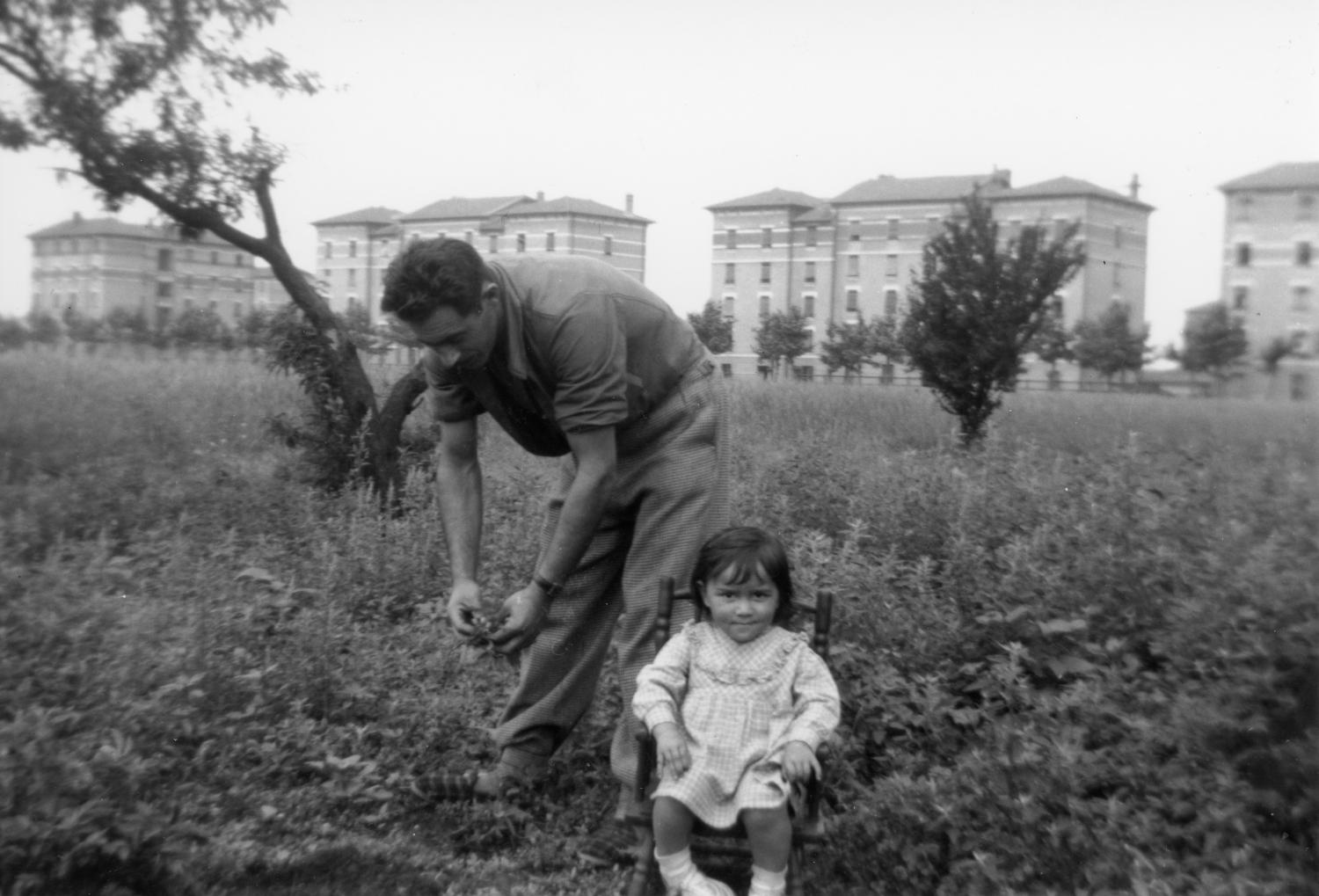 [En famille à la Cité de la Tase (Vaulx-en-Velin)]