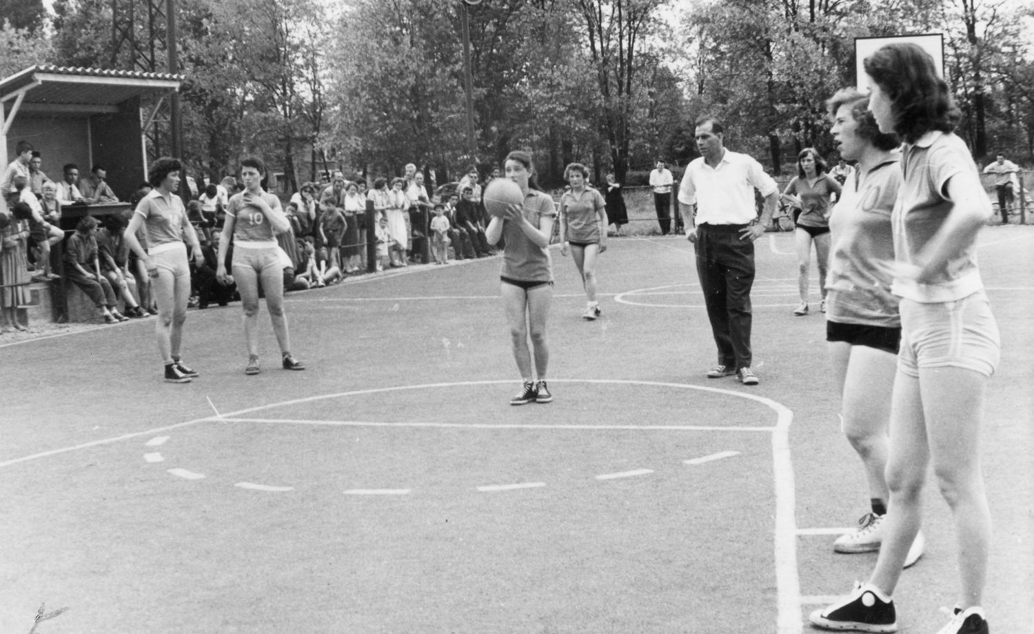 [Tournoi de basket inter-usines à Grenoble (Isère)]