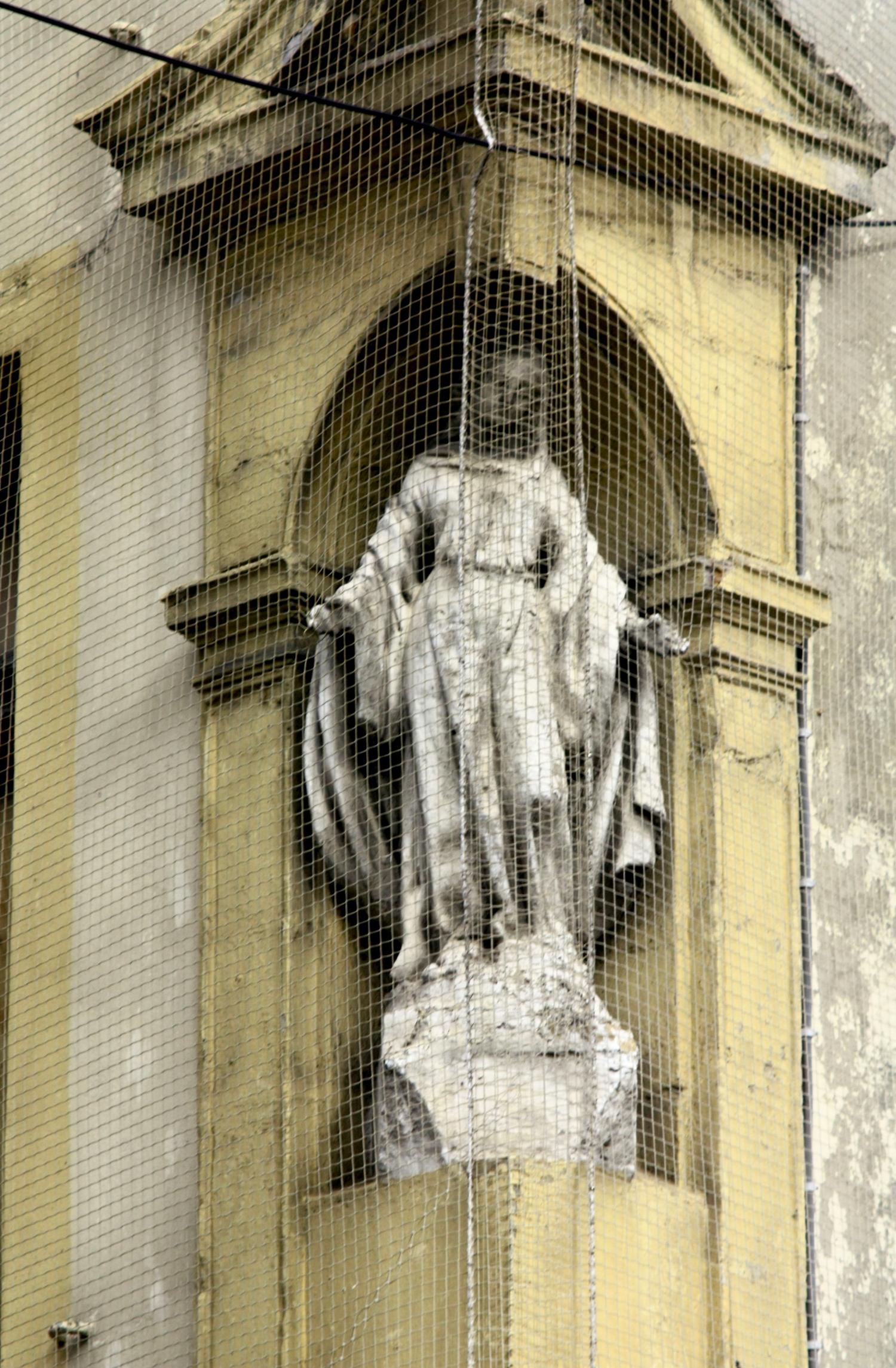 Statue de la Vierge en plâtre