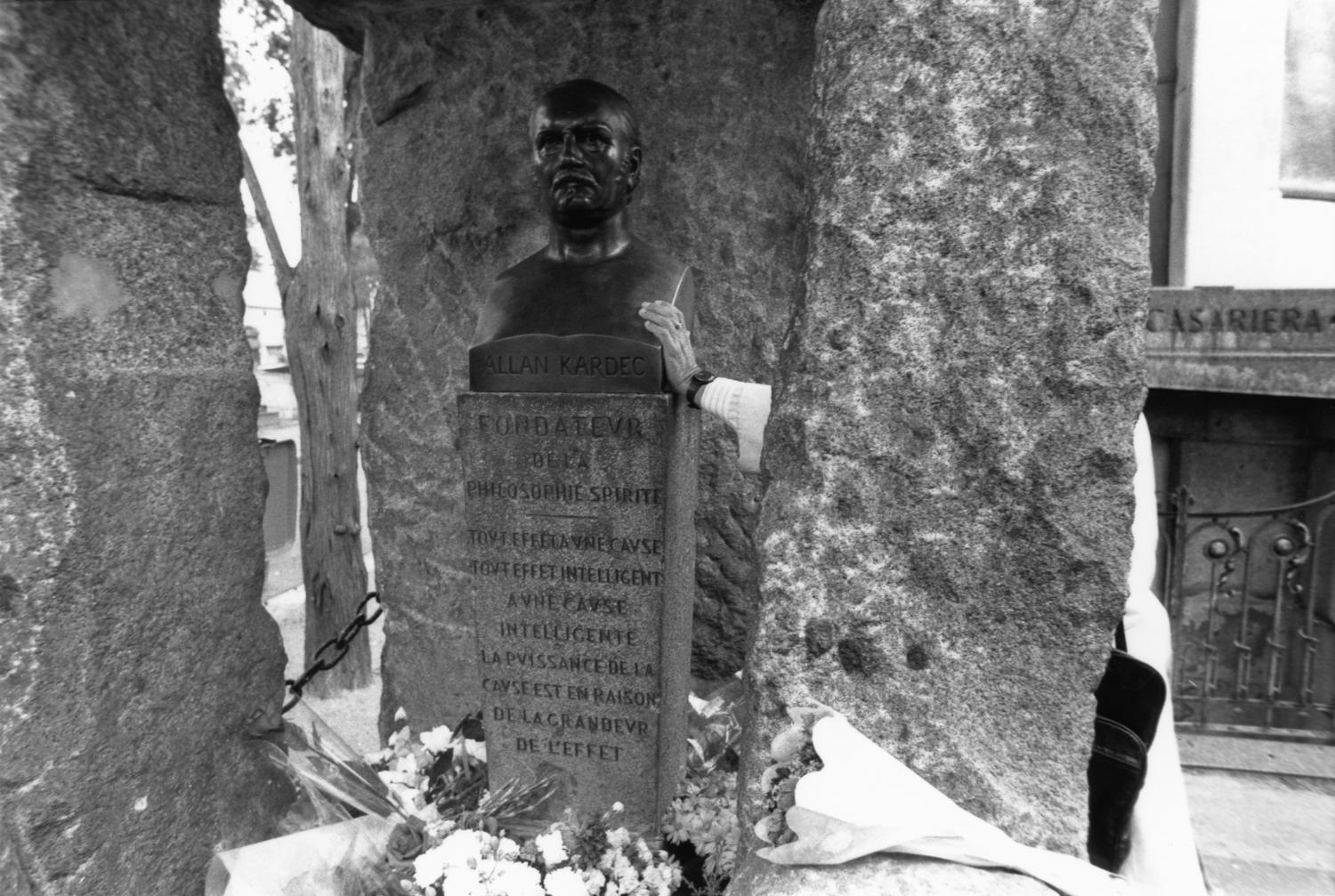 [Tombe d'Allan Kardec au Père-Lachaise (Paris)]