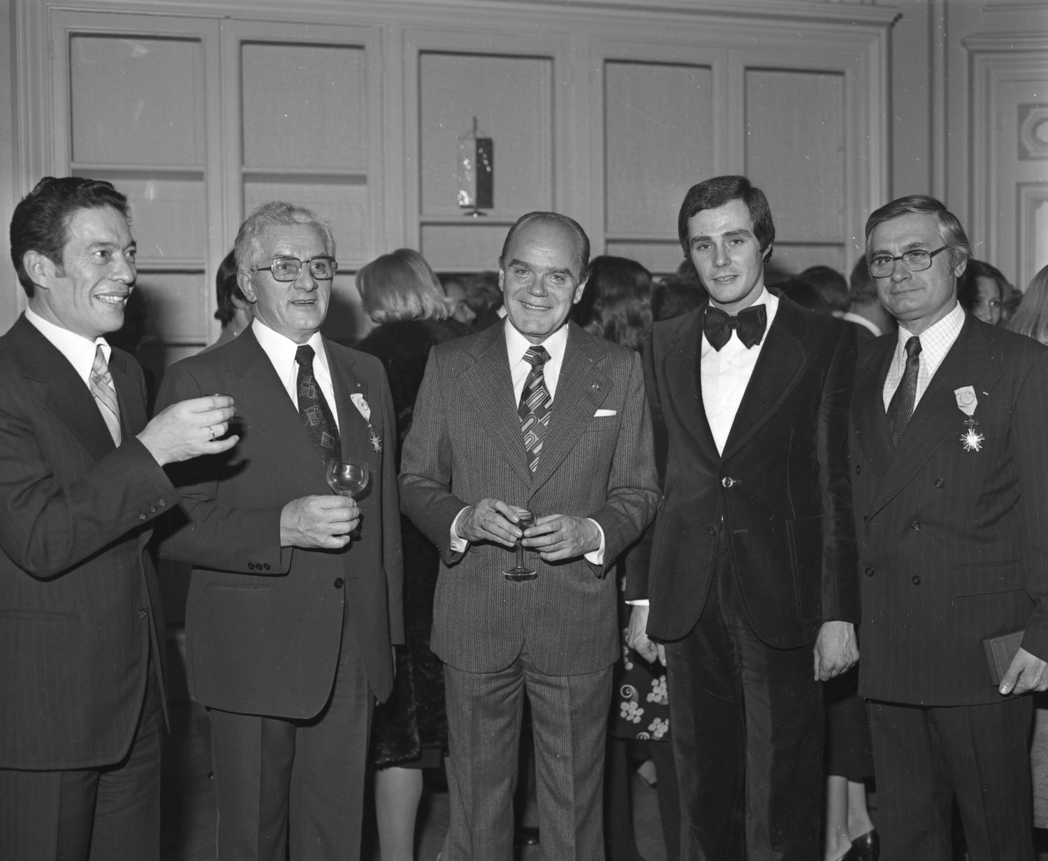 Remise de médailles à Roger Grivel par l'ambassadeur de Pologne à Lyon