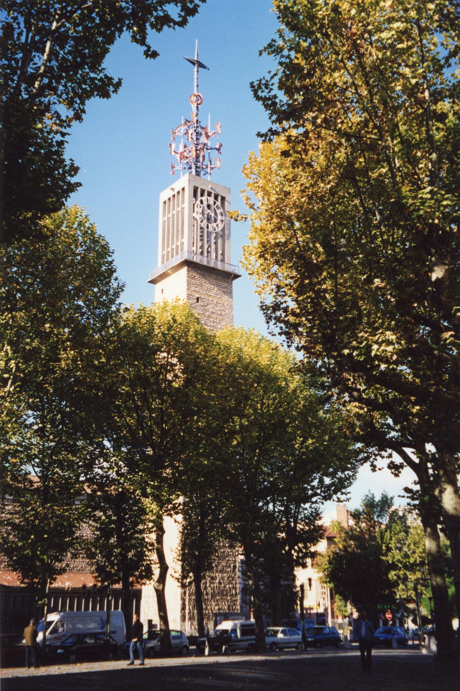 Place de Paris : Eglise Notre-Dame de l'Annonciation