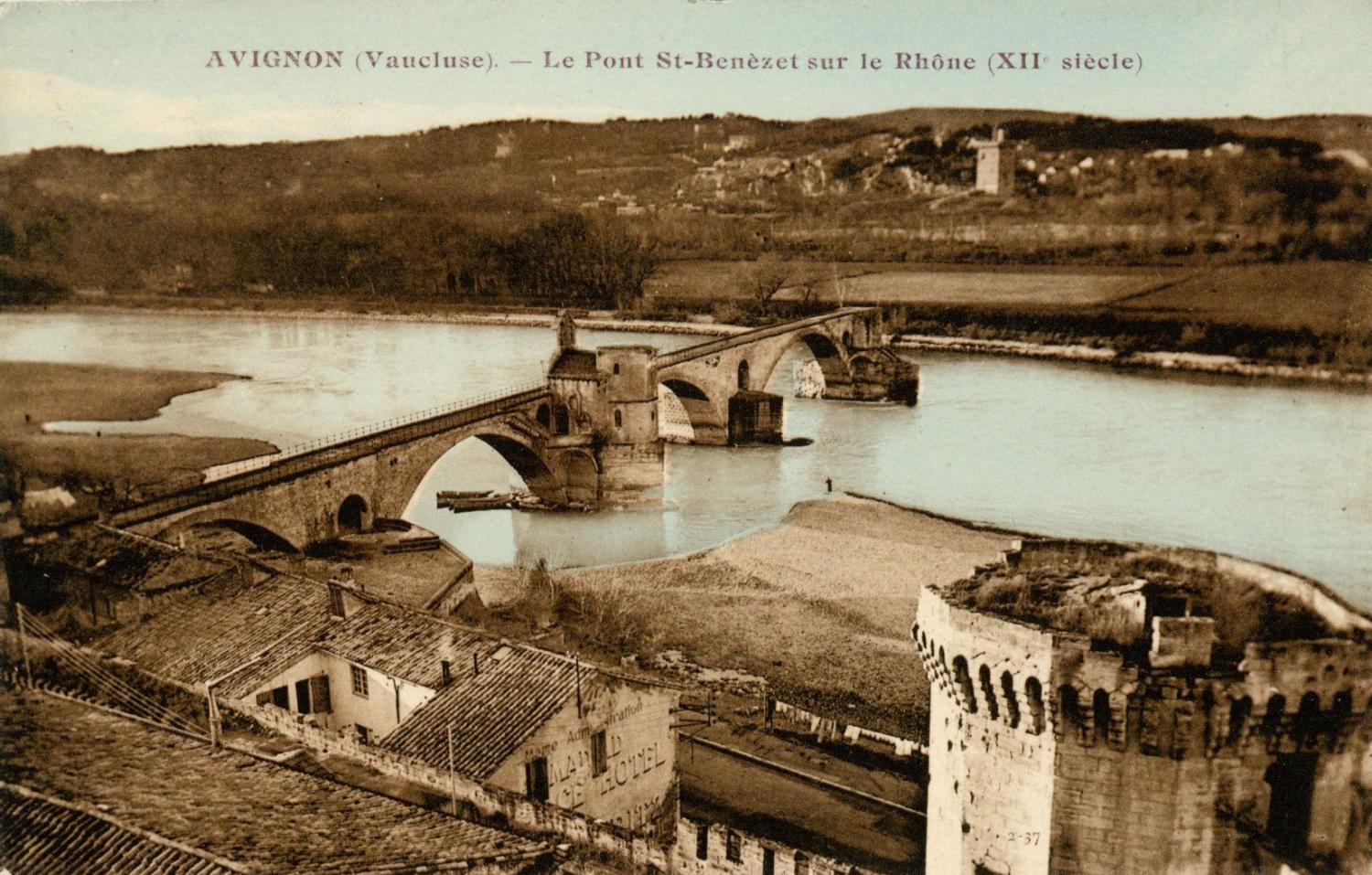 Avignon (Vaucluse) - Le Pont St-Bénézet sur le Rhône (XIIe siècle).