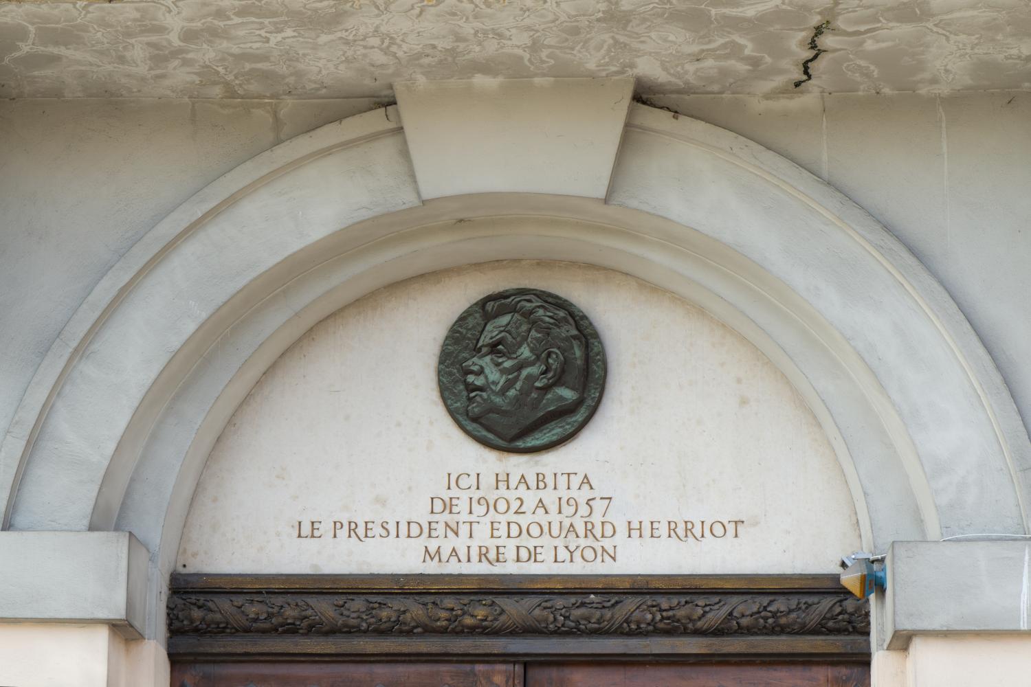 Médaillon à la mémoire d'Edouard Herriot