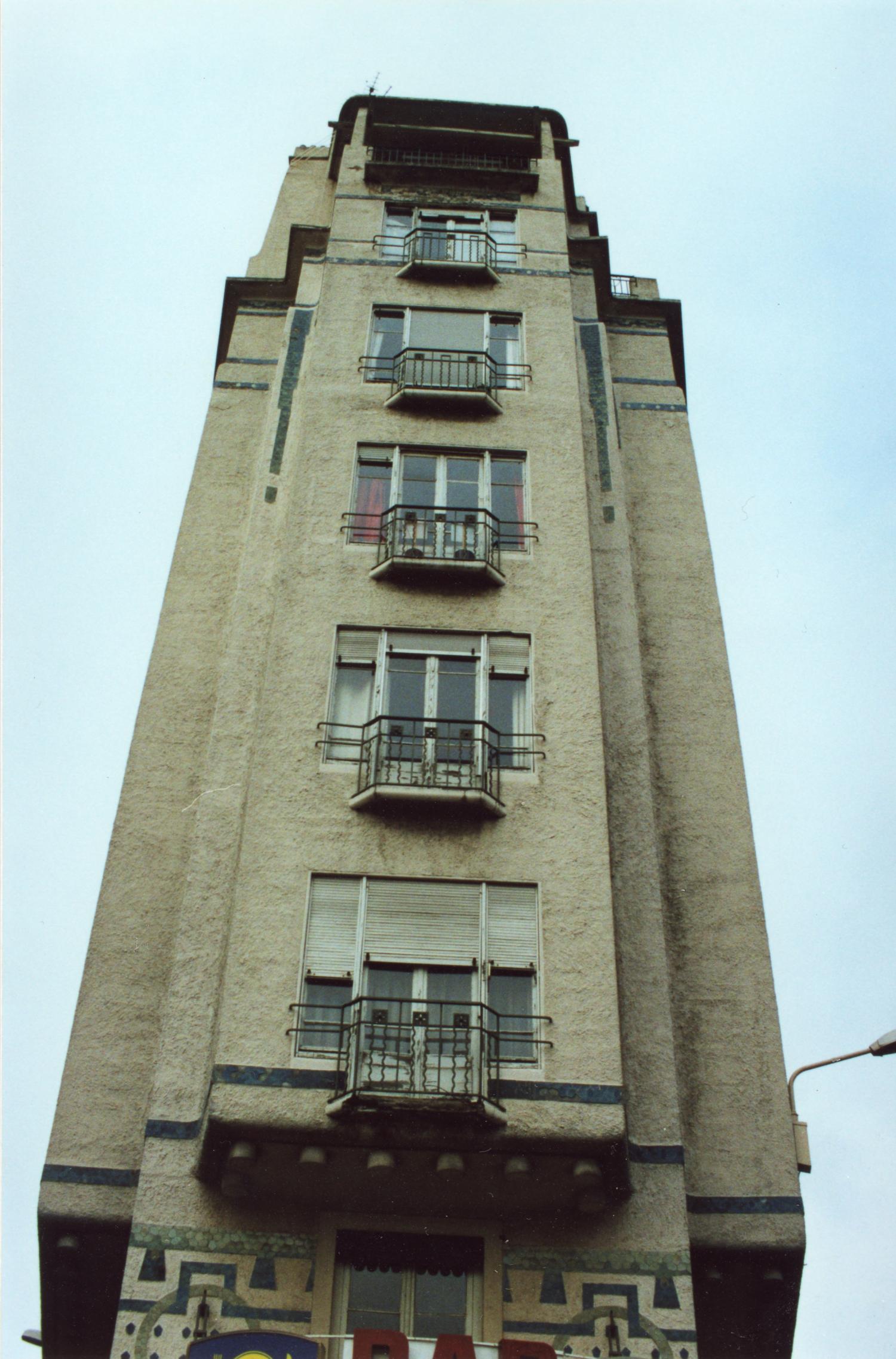 2, rue Saint-Cyr : immeuble moderne d'habitation