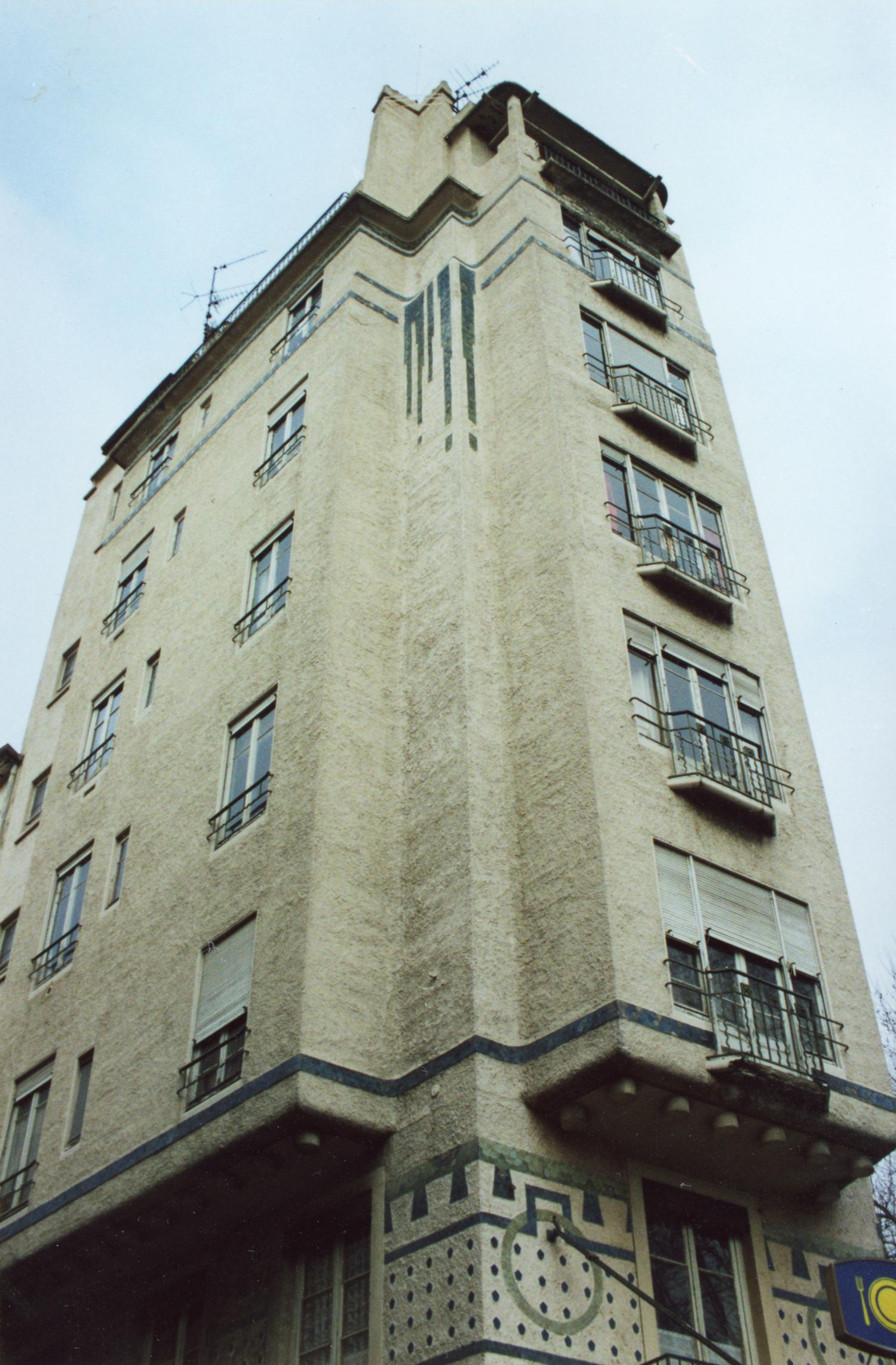 2, rue Saint-Cyr : immeuble moderne d'habitation
