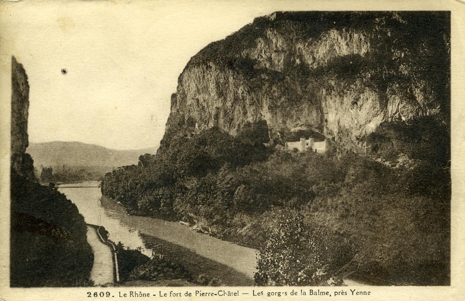 Le Rhône - Le fort de Pierre-Châtel - Les gorges de la Balme, près Yenne.