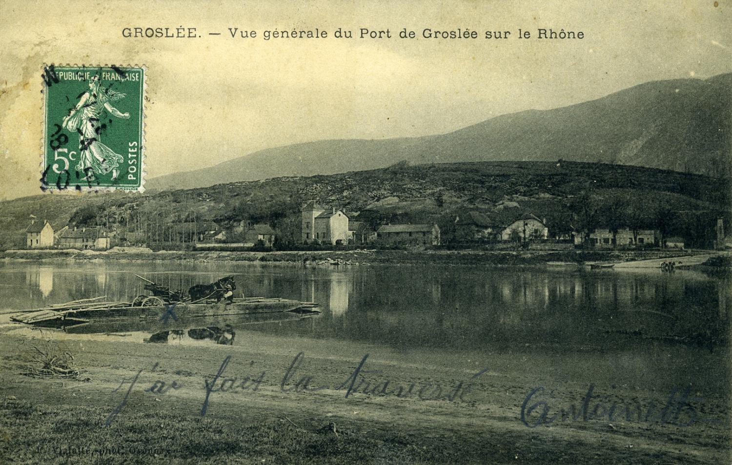 Groslée. Vue générale du Port de Groslée sur le Rhône.