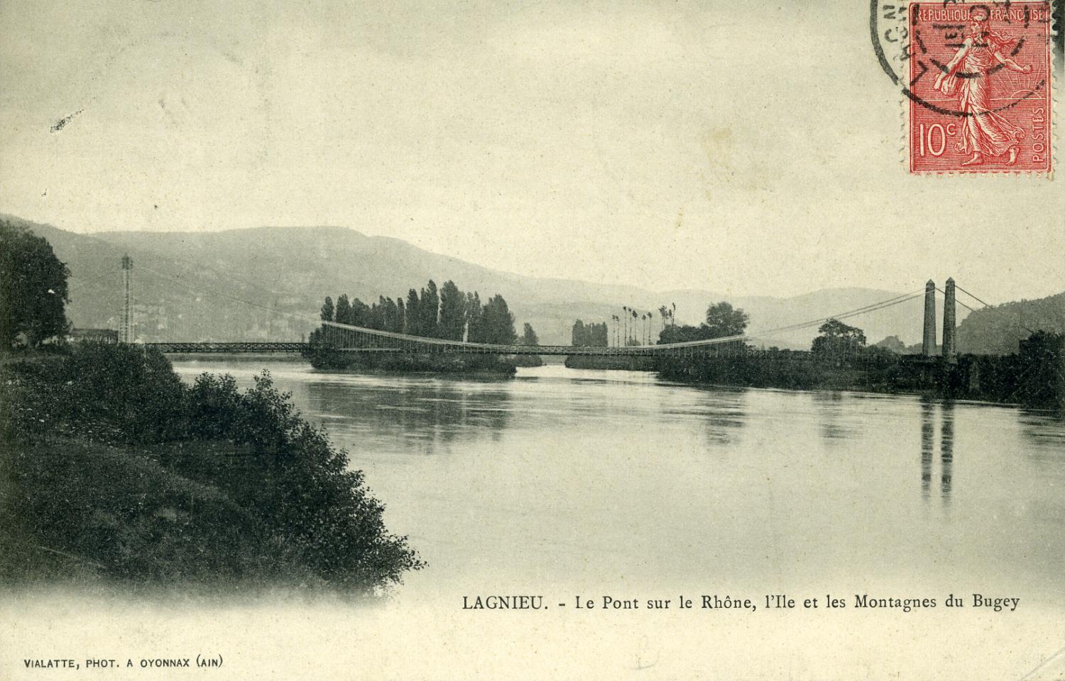 Lagnieu. - Le Pont sur le Rhône, l'Ile et les Montagnes du Bugey.