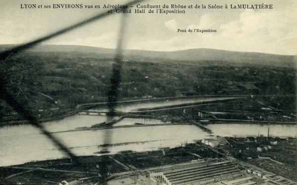 Lyon et ses environs vus en aéroplane - Confluent du Rhône et de la Saône à la Mulatière et Grand Hall de l'Exposition