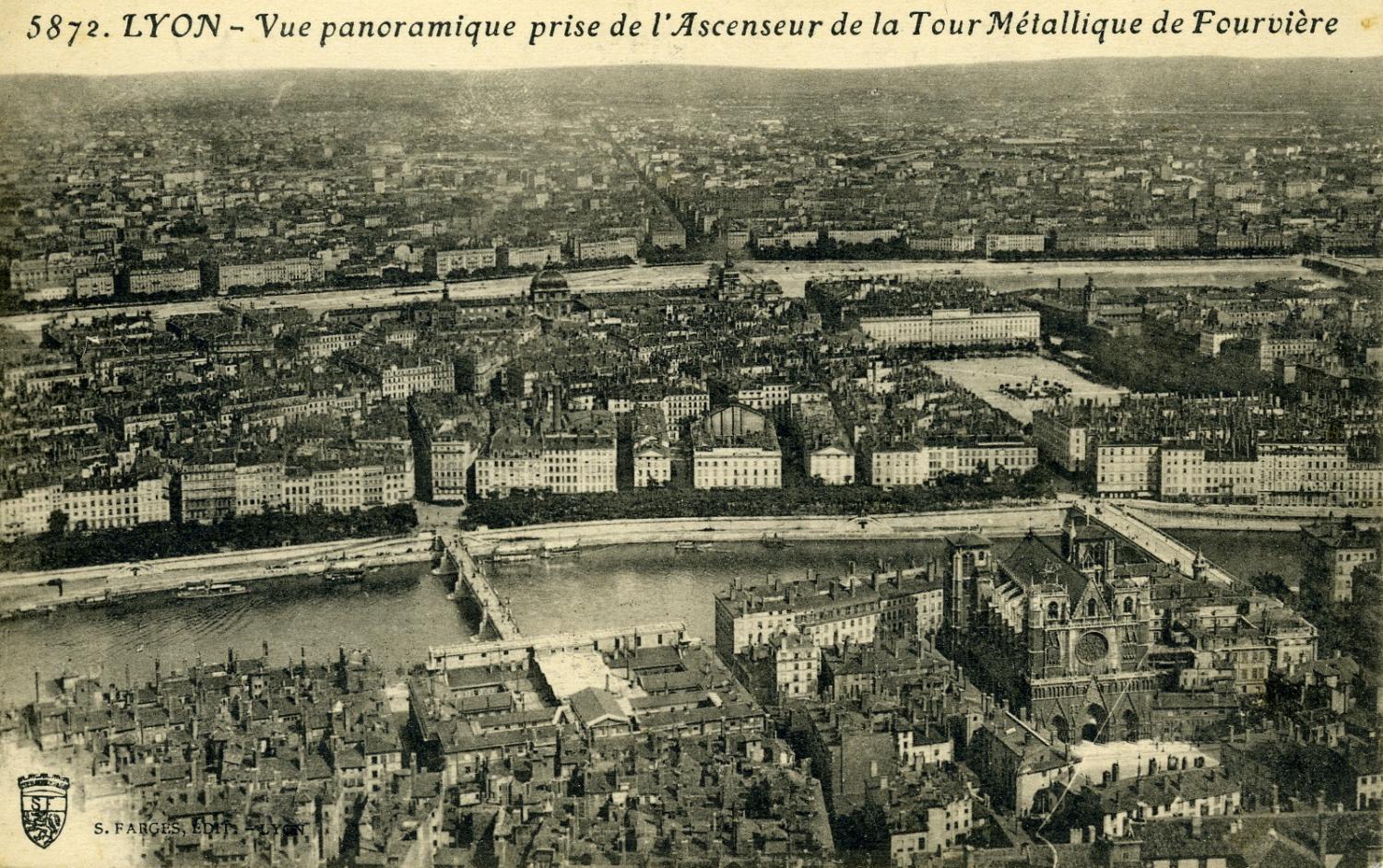 Lyon -  Vue panoramique  prise de l'Ascenseur de la Tour Métallique de Fourvière