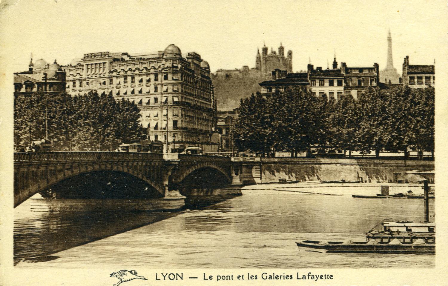 Lyon - Le pont et les Galeries Lafayette