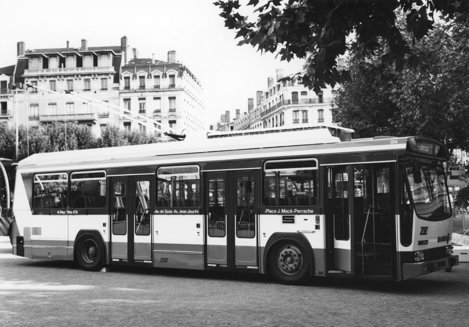 [Nouveau trolleybus ER 100]