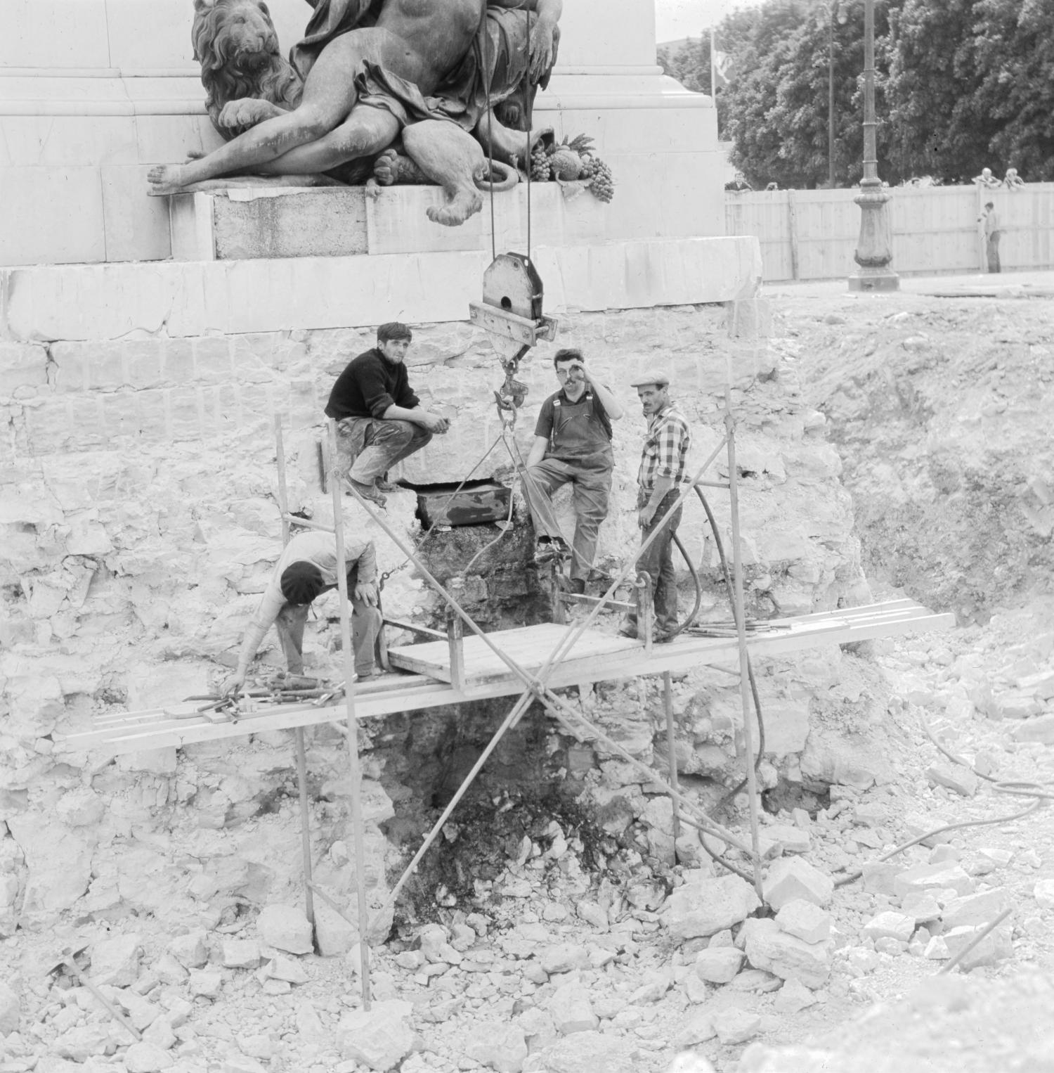 Sous la Statue de Louis XIV, le trésor de Bellecour