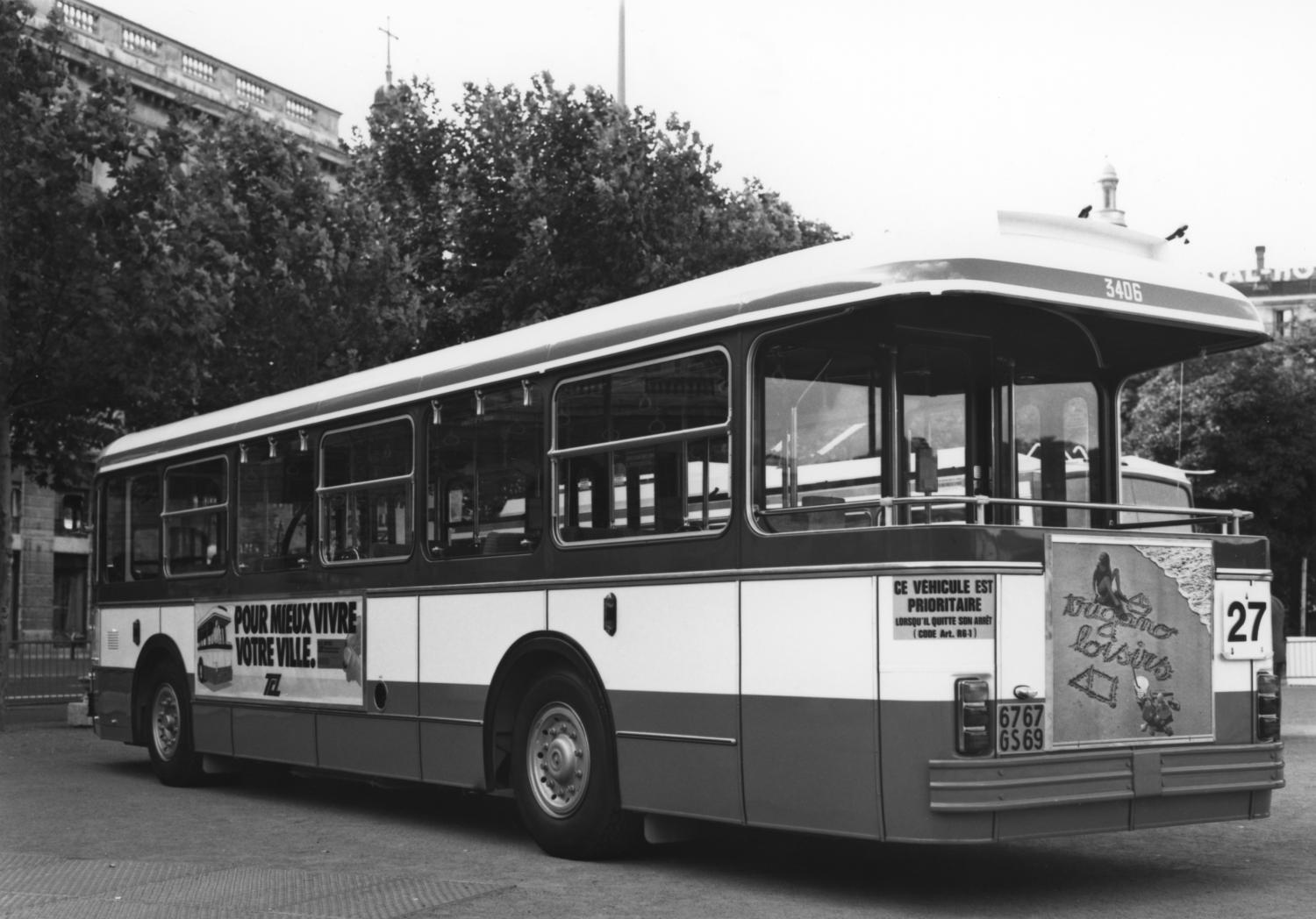 [Autobus SC 10 PF à plateforme arrière]