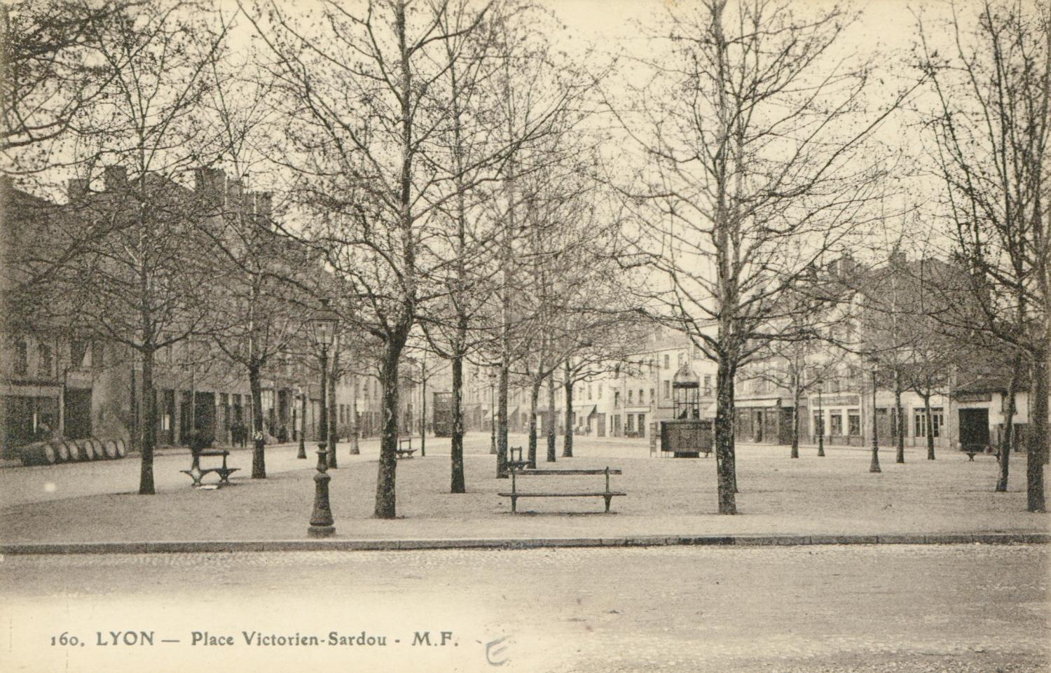 Lyon : Place Victorien-Sardou.