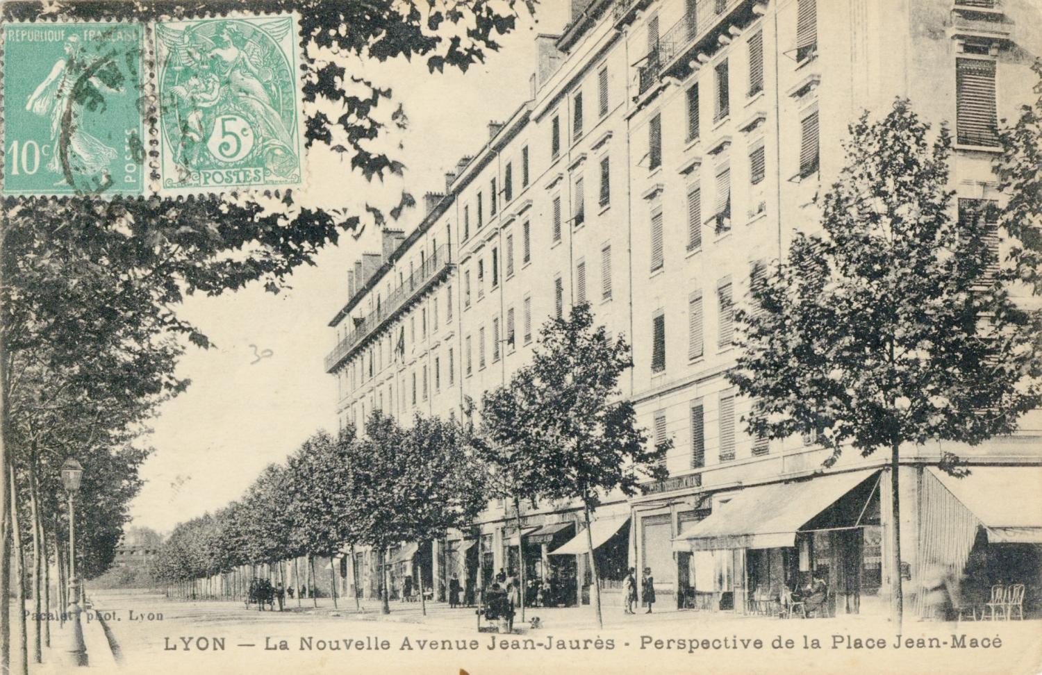 Lyon : La Nouvelle avenue Jean-Jaurès ; Perspective de la Place Jean-Macé.