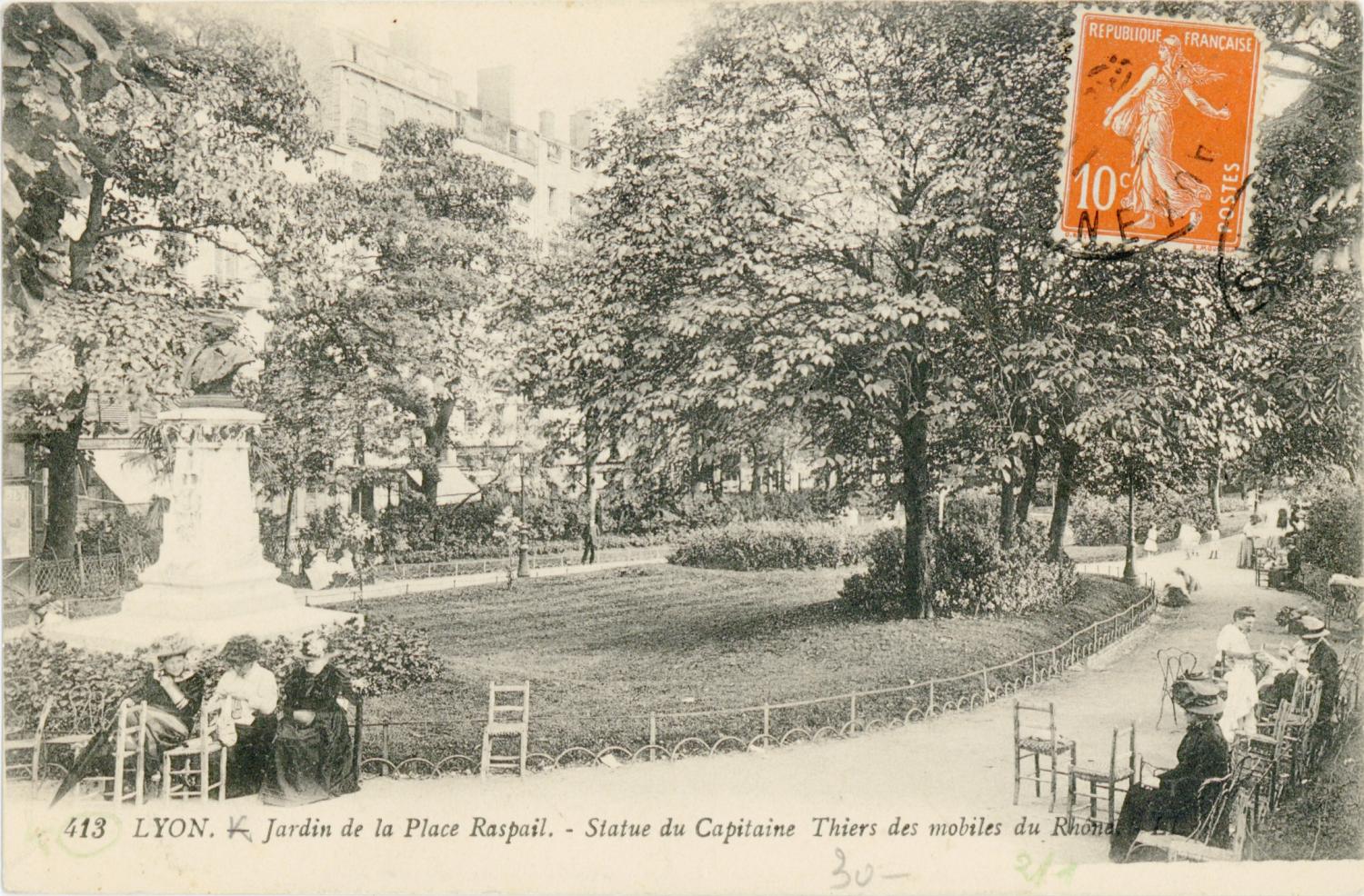 Lyon : Jardin de la Place Raspail ; Statue du Capitaine Thiers des mobiles du Rhône.