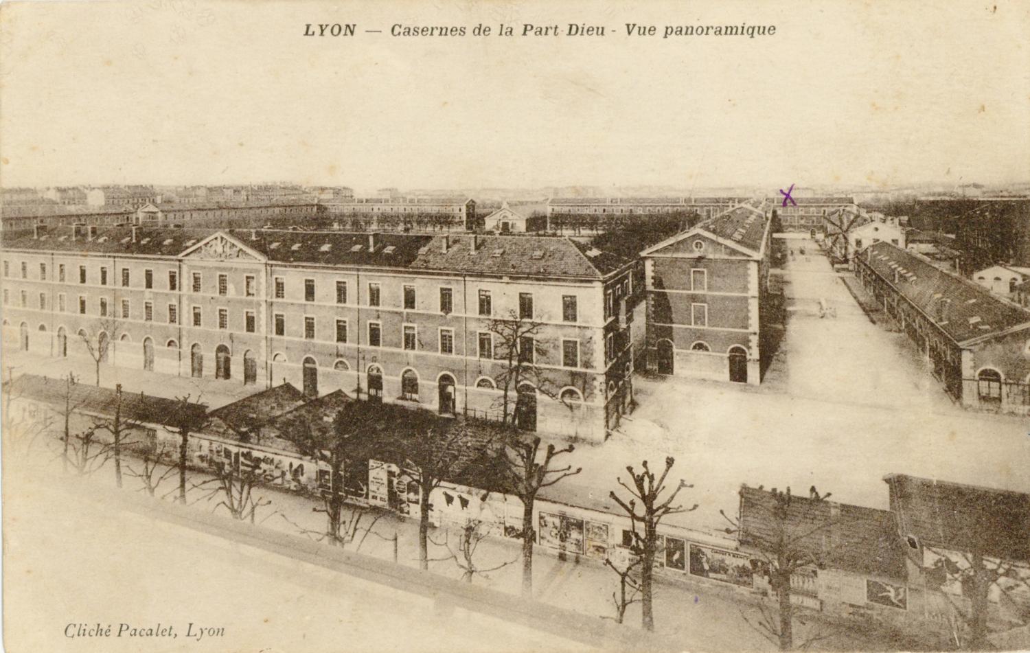 Lyon : Casernes de la Part-Dieu ; Vue panoramique.