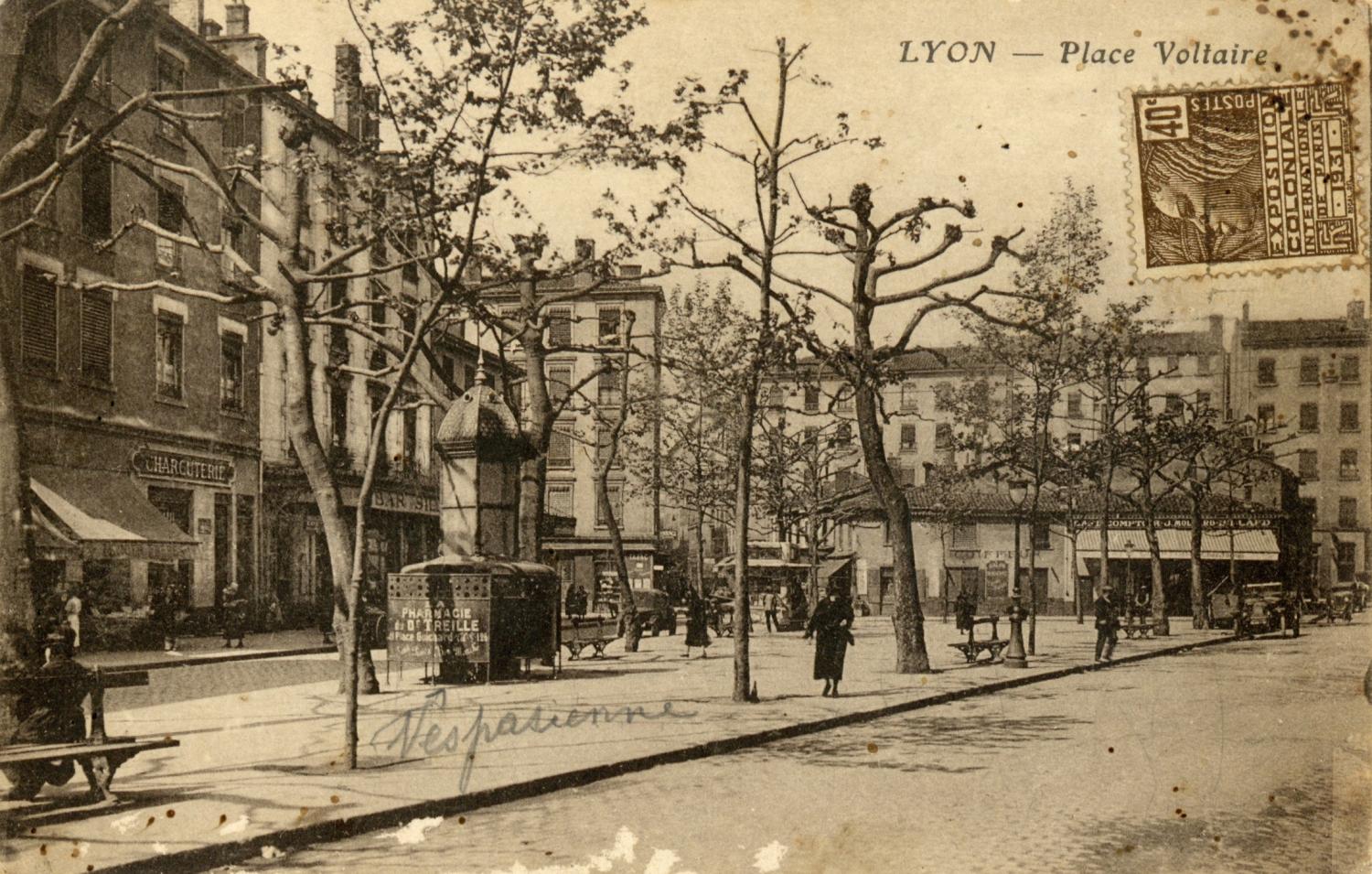 Lyon. - Place Voltaire