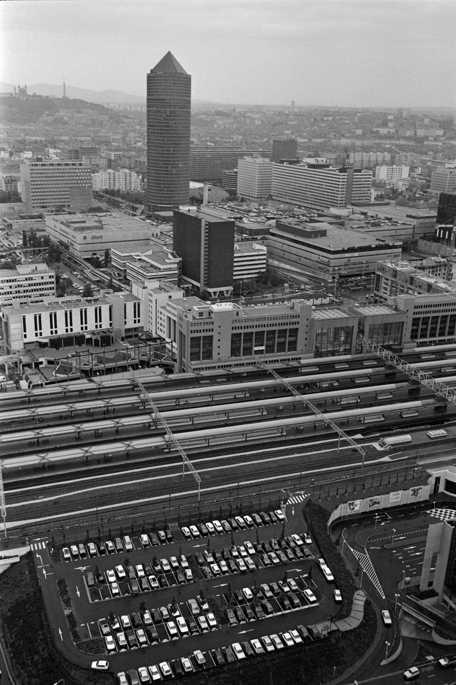 [Lyon vu du ciel. Vue aérienne, juin 1984]