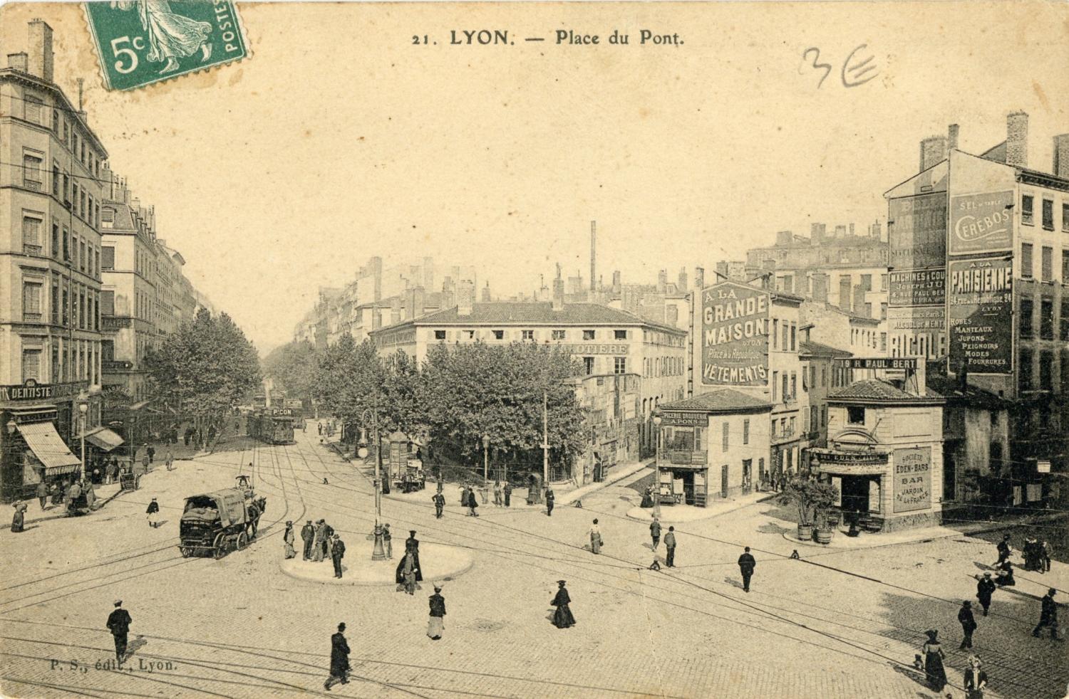 Lyon : Place du Pont