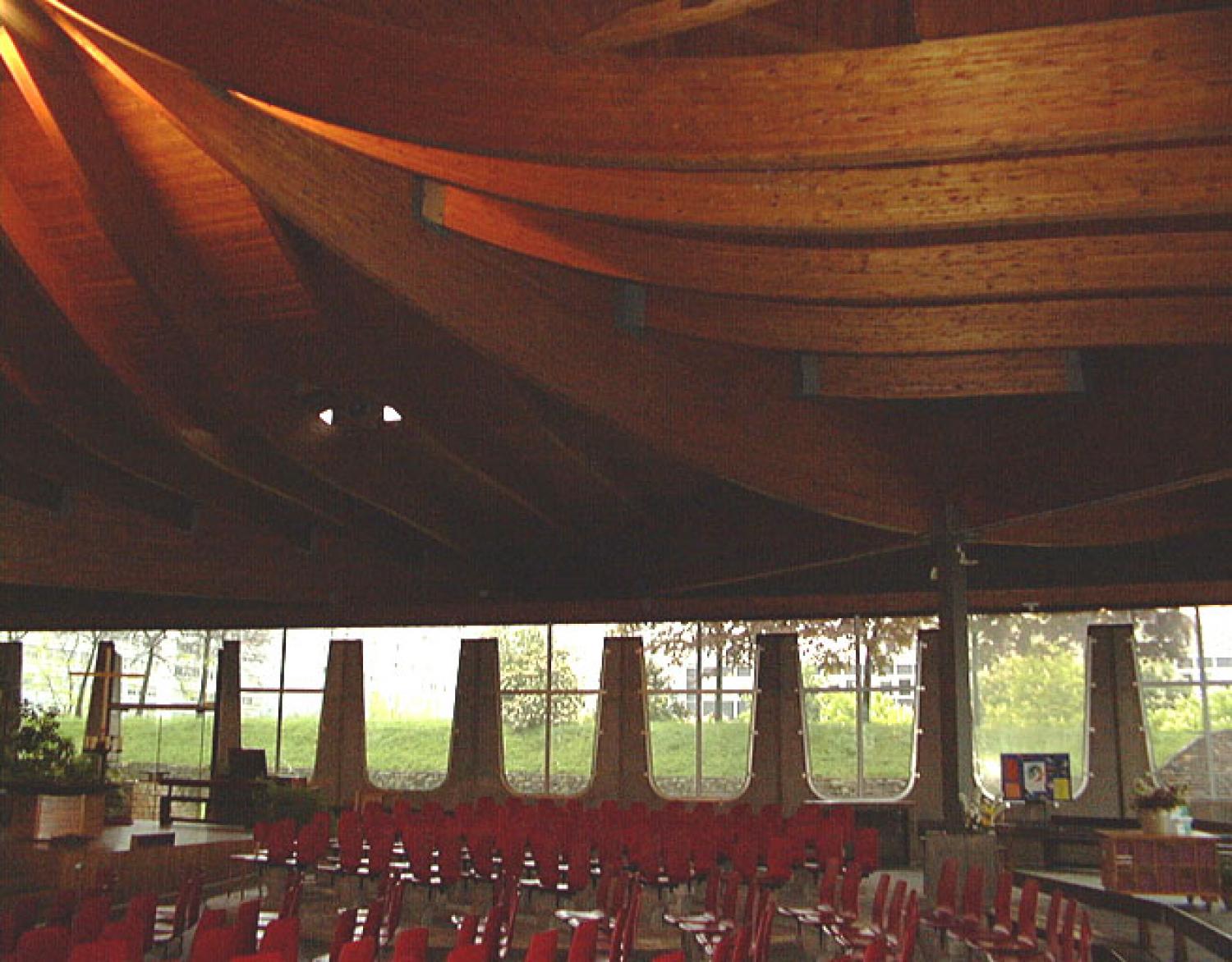 Eglise Notre-Dame du Monde Entier, ou Eglise du Plateau.