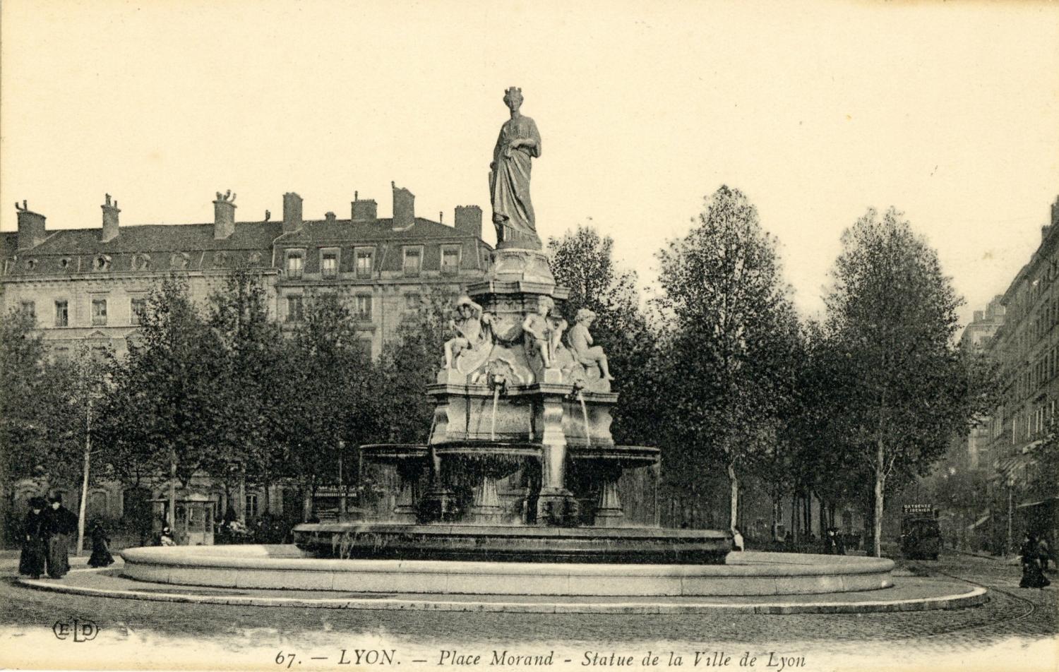 Lyon : Place Morand ; Statue de la Ville de Lyon.